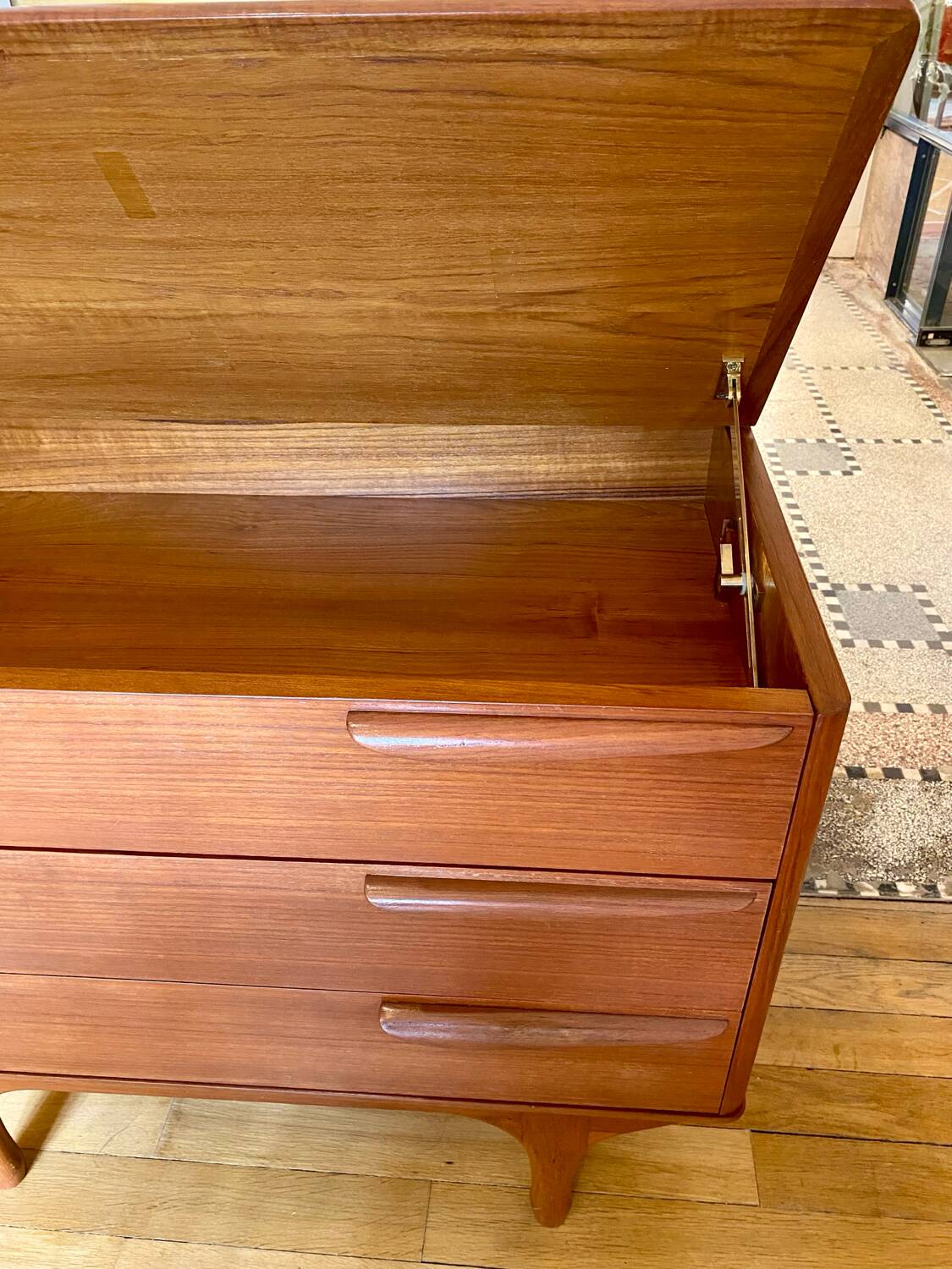 Tricoire & Vecchione chest of drawers / dressing table 1960