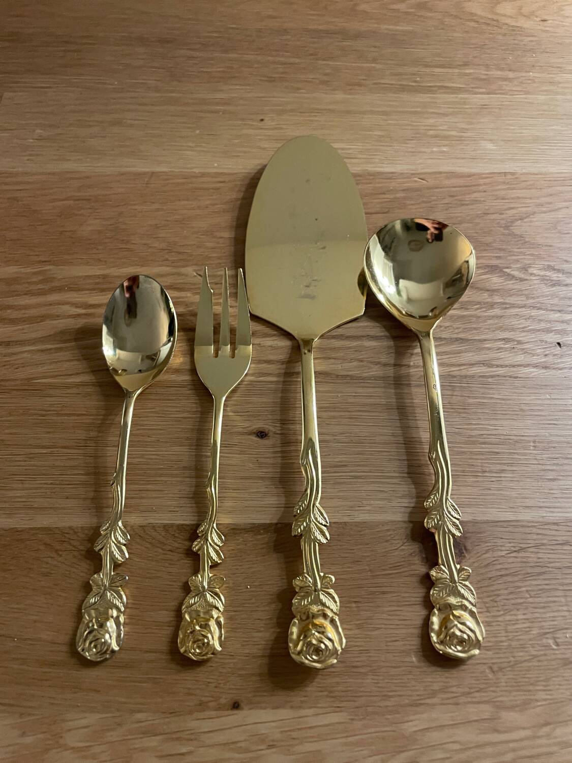 Set of 24-karat gold-plated dessert cutlery