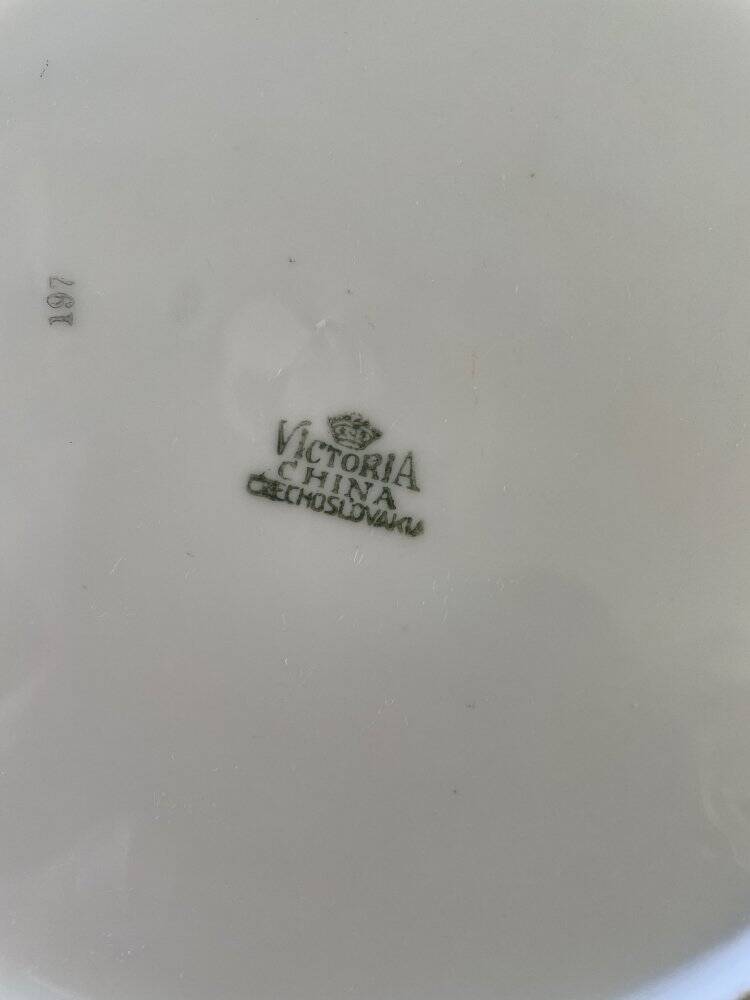Set of 9 dessert plates and 1 serving platter Victoria China