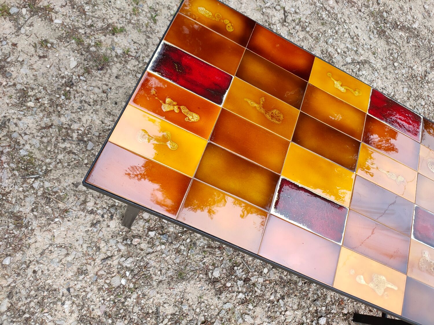 Coffee table in ceramic