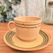 Grande tasse et soucoupe gres vintage