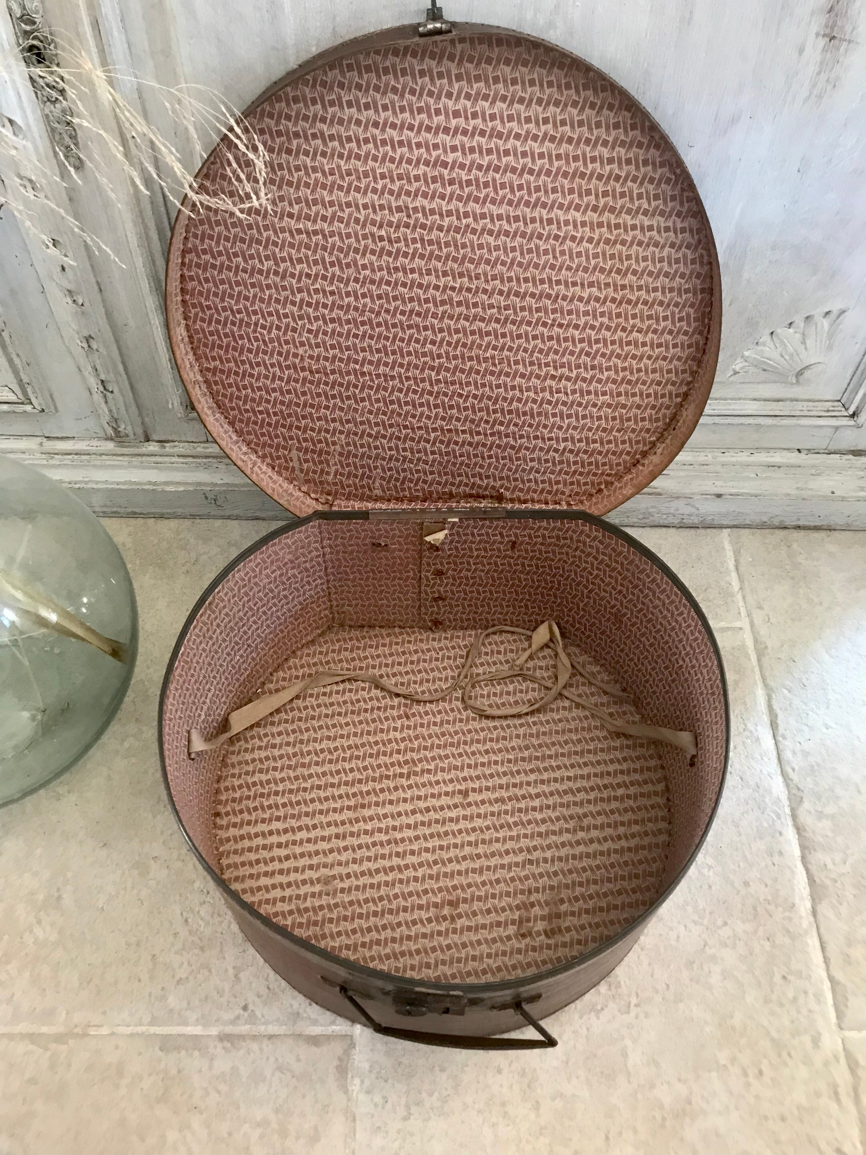 Early XXth hat box
