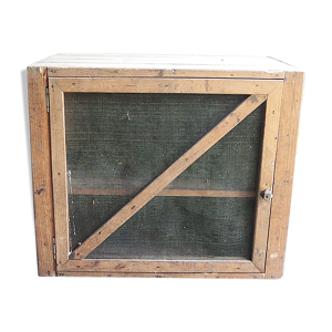 Ancien garde-manger en bois et grillage
