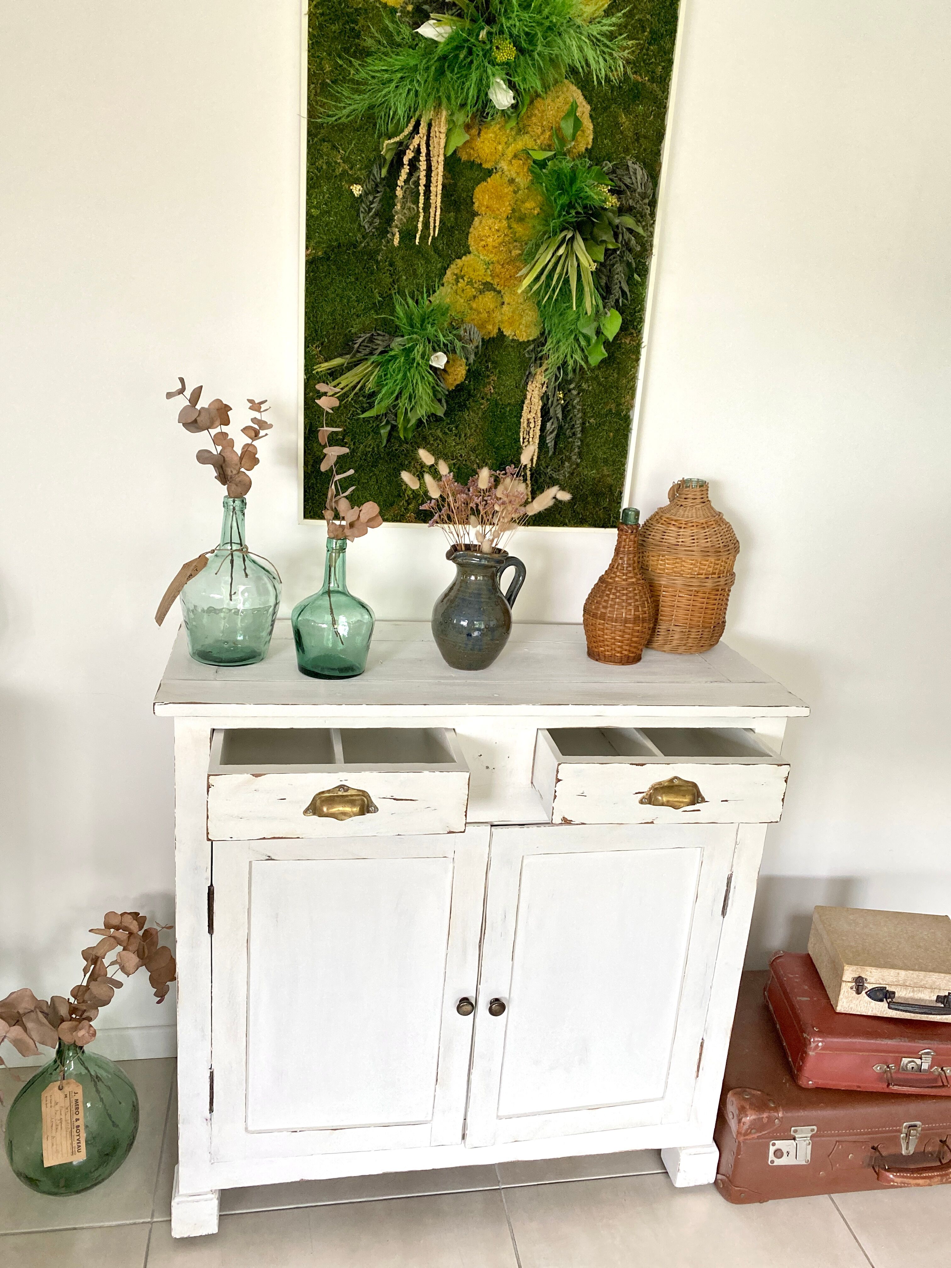 White Parisian buffet