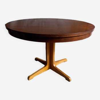 Table ronde vintage extensible en bois.
