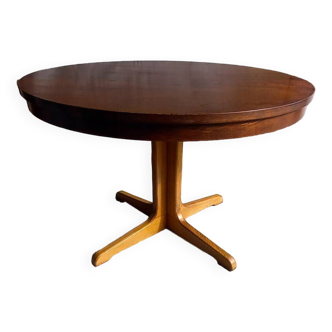 Vintage round extendable wooden table.