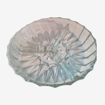 Thick glass ramekin chiseled to 3 compartments