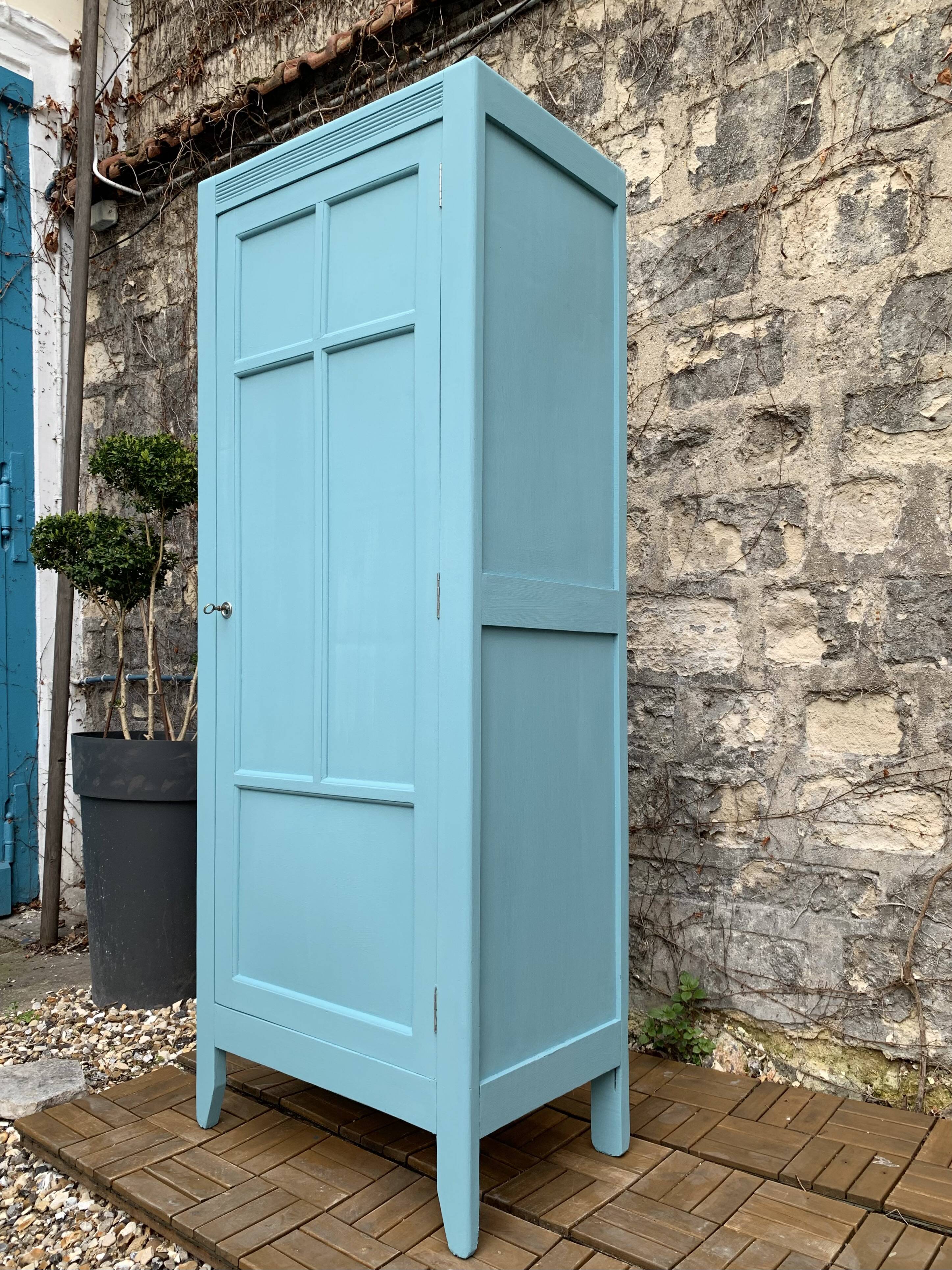 Armoire bonnetière parisienne turquoise 1940