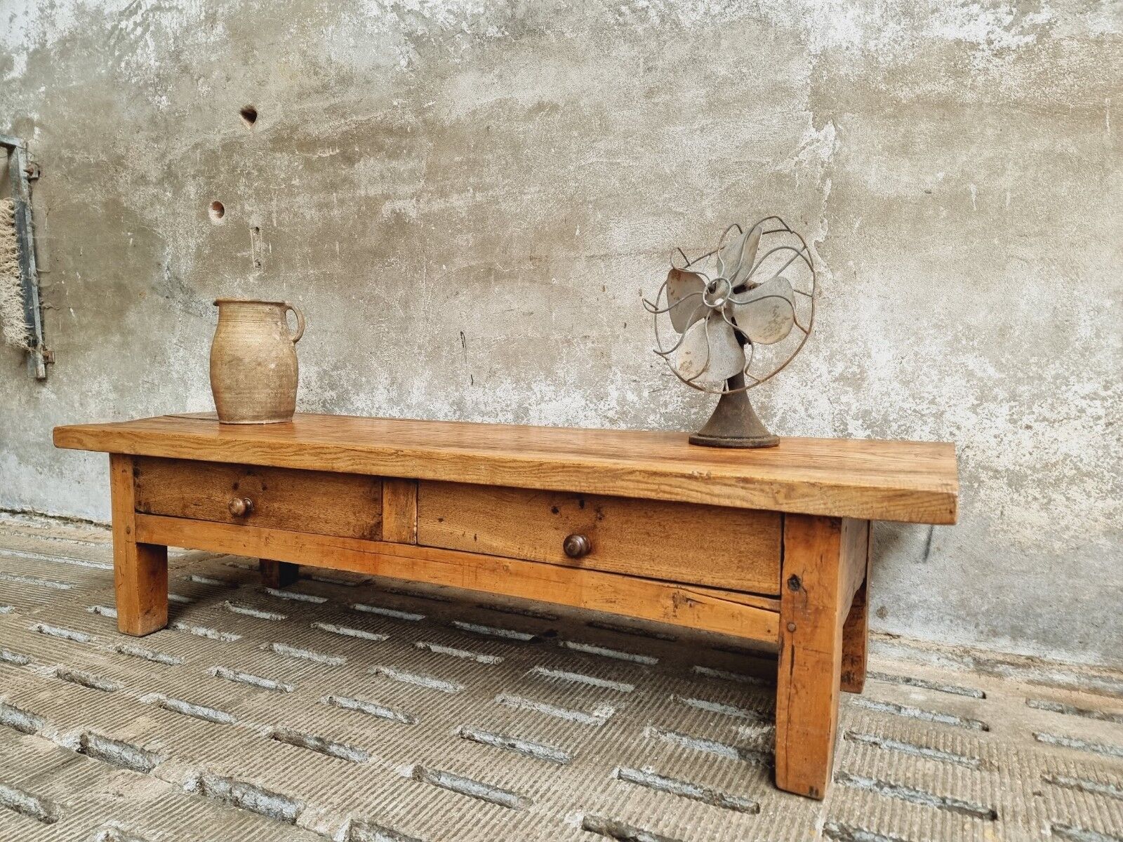 Table basse espagnole 19ème siècle
