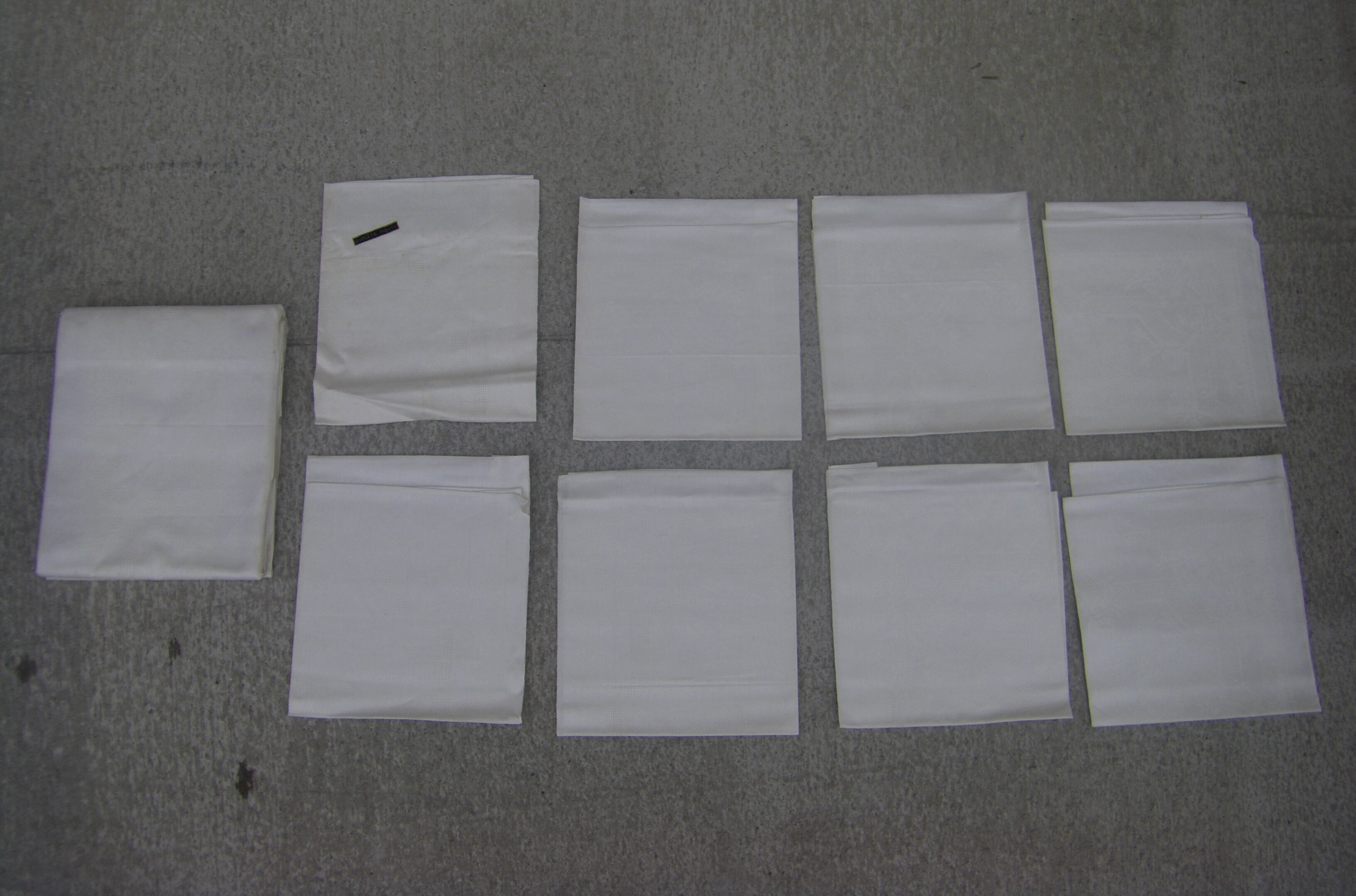 Tablecloth and its eight vintage towels