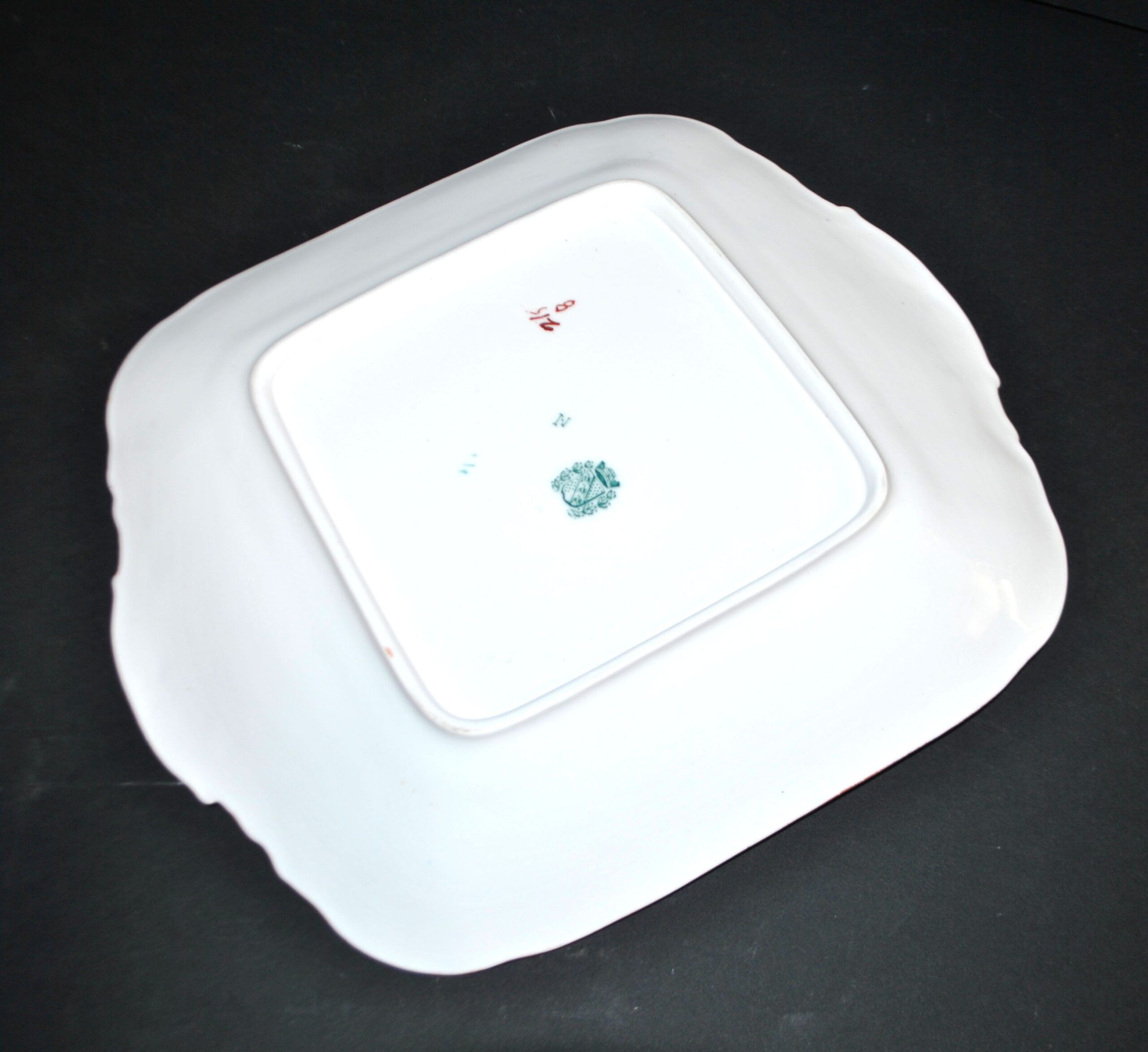 Square porcelain plate Sarreguemines model Minton 215 with Japonese decoration.