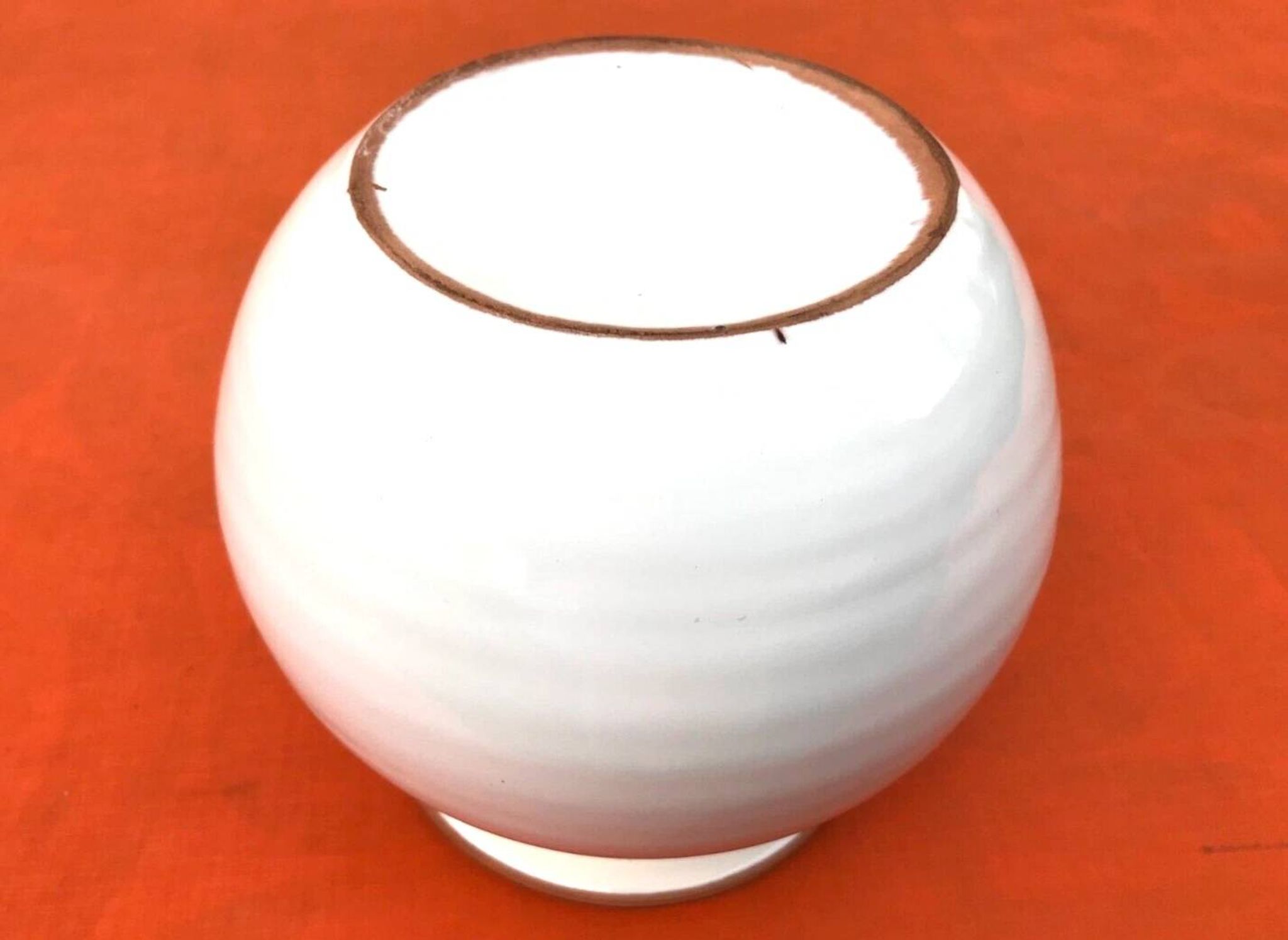 Vase boule en céramique émaillée, années 1960