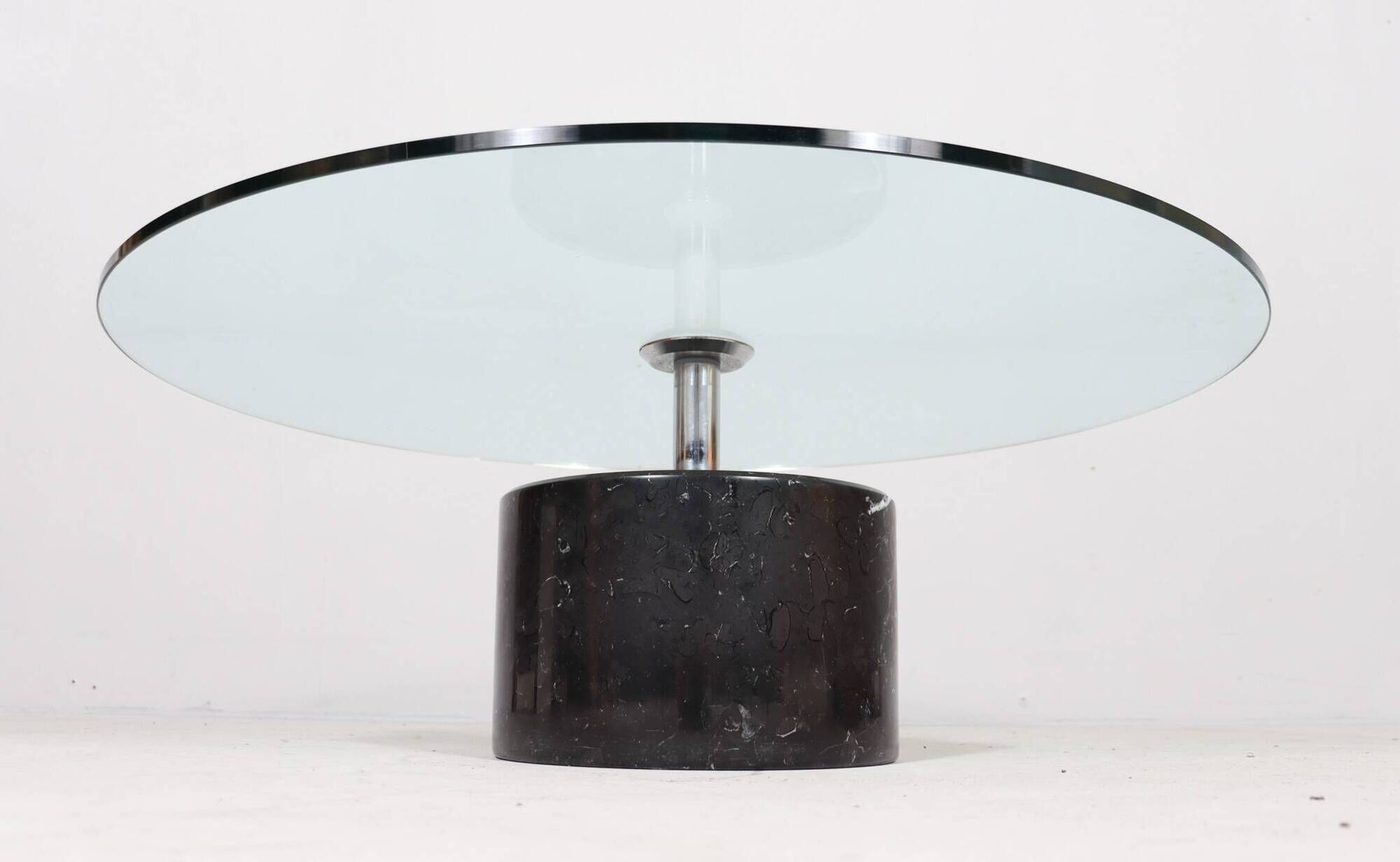 Giorgio et Maurizio Cattelan. Table basse/table basse, marbre, Italie, années 1980