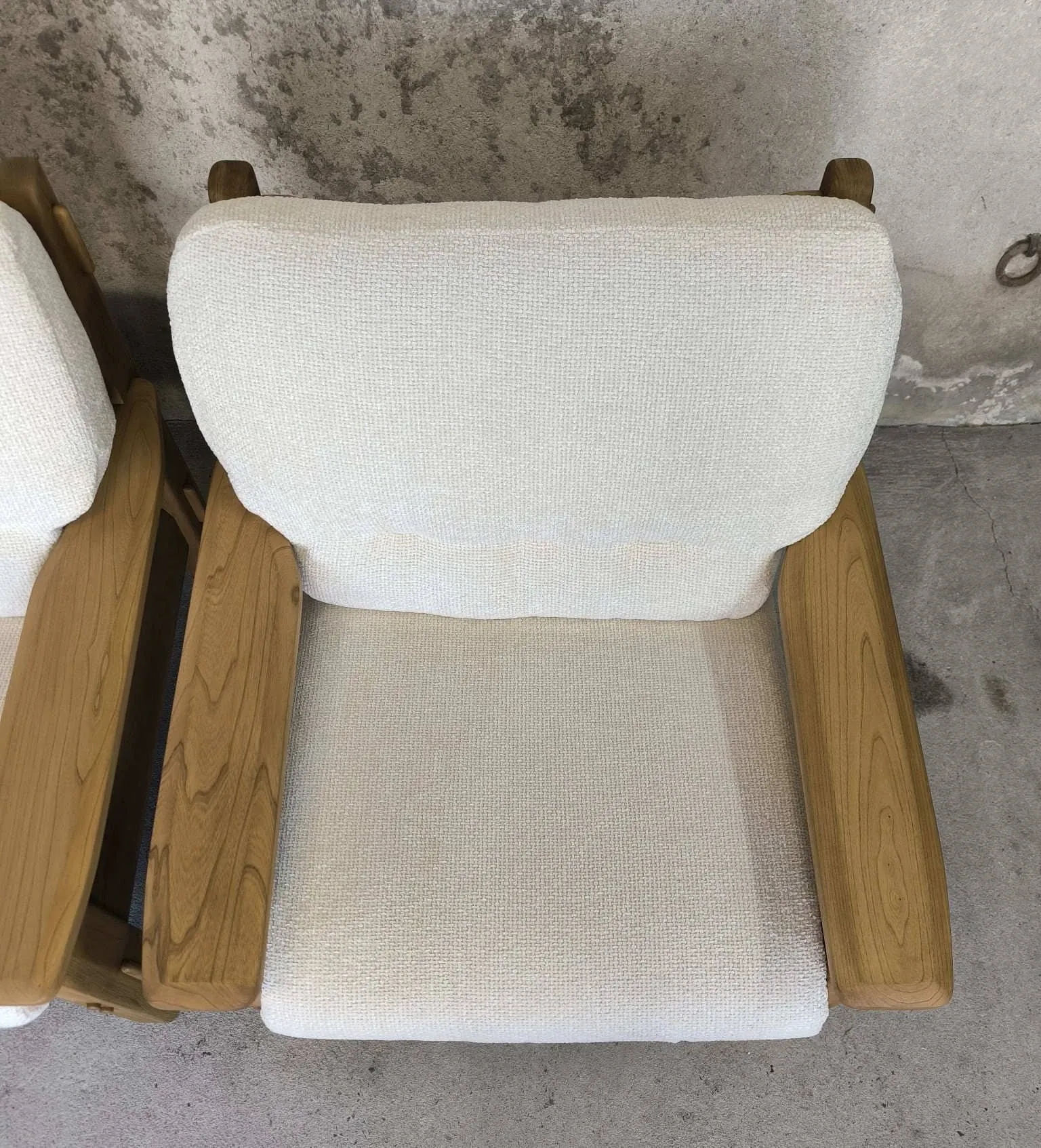Paire de fauteuils vintage en orme massif
