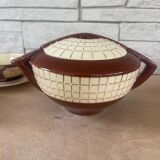 Small tea service in fine earthenware.