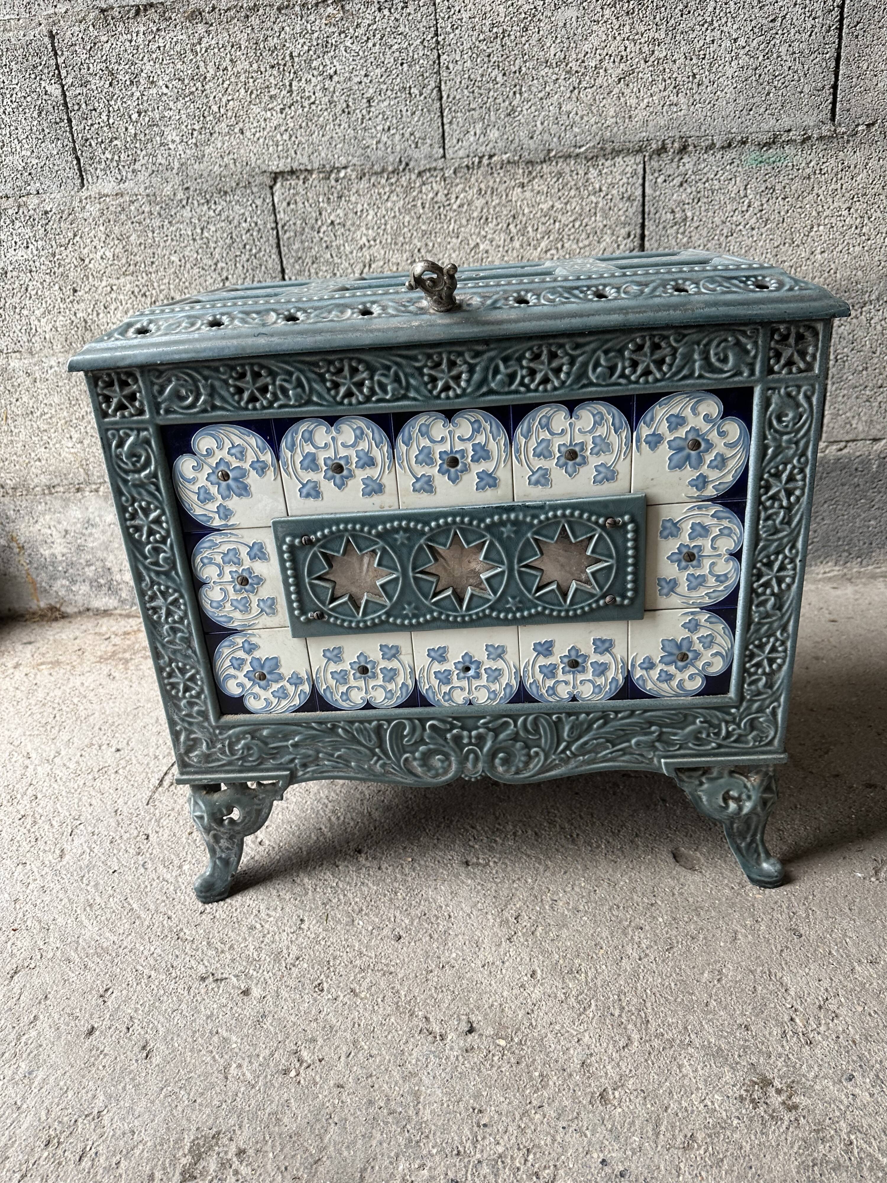 Enamelled cast iron wood stove and earthenware Mirus