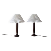 Paire de lampes avec pied en bois.