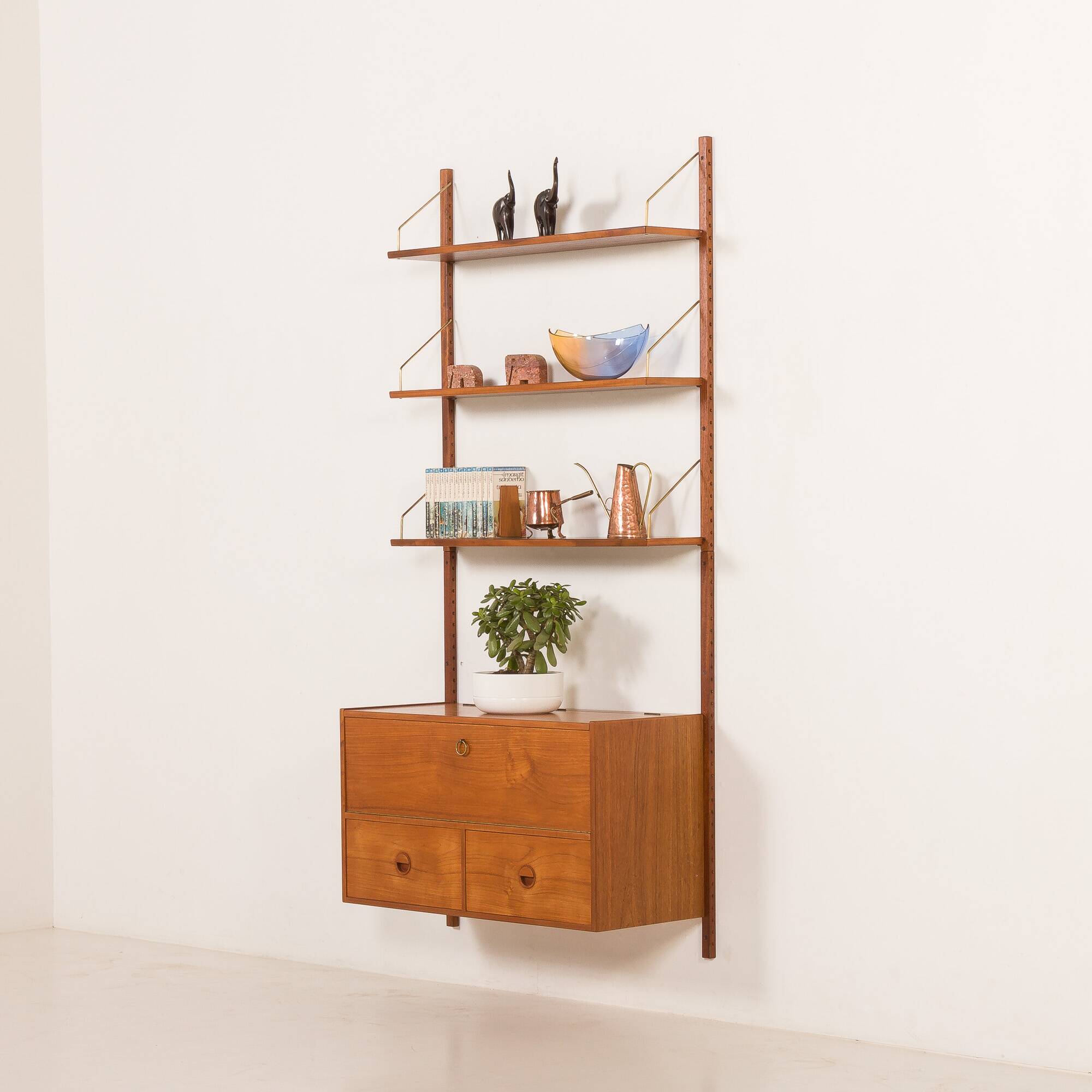Hansen and Guldborg teak shelving unit, Denmark, 1960s
