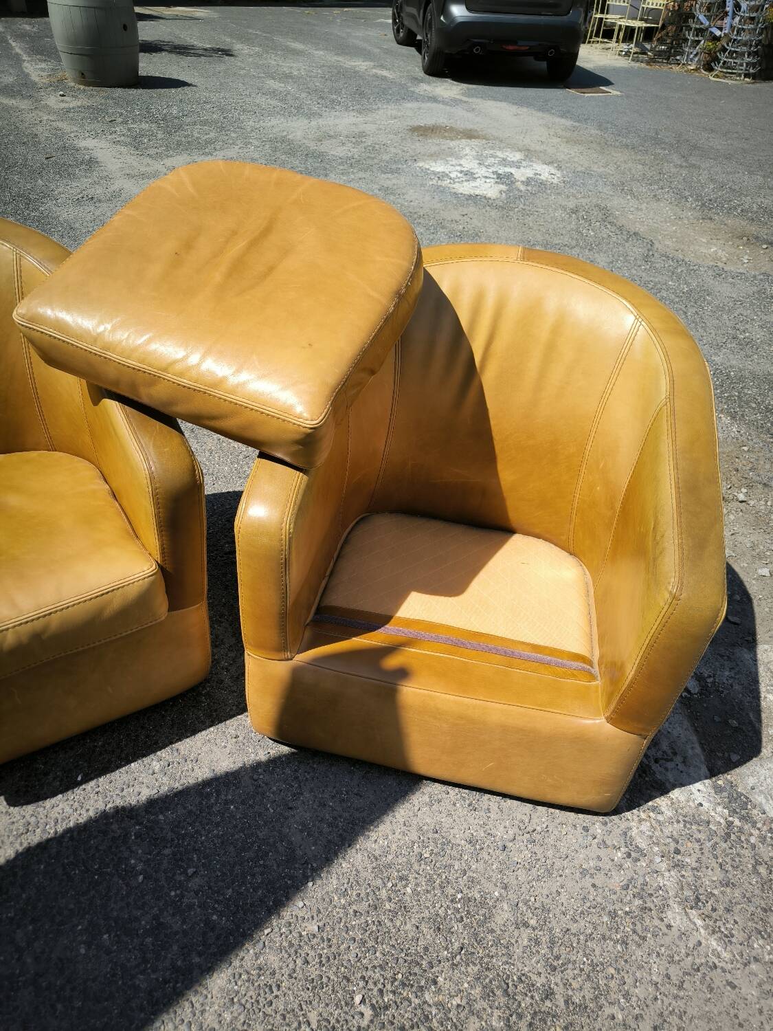 Paire de Fauteuils cuir vers 1980