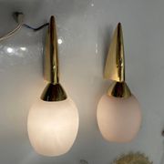 Lot de 2 appliques en verre opalin rose et laiton, années 1960