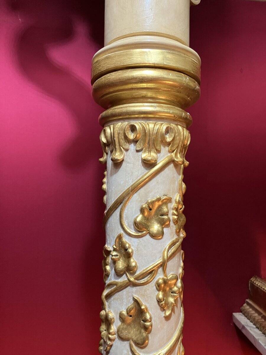 Italian Pedestal Column in White Lacquer and Gold Leaf