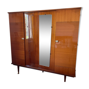 armoire vintage
