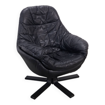 Draaibare zwart leren fauteuil H.W. Klein voor Bramin uit Denemarken