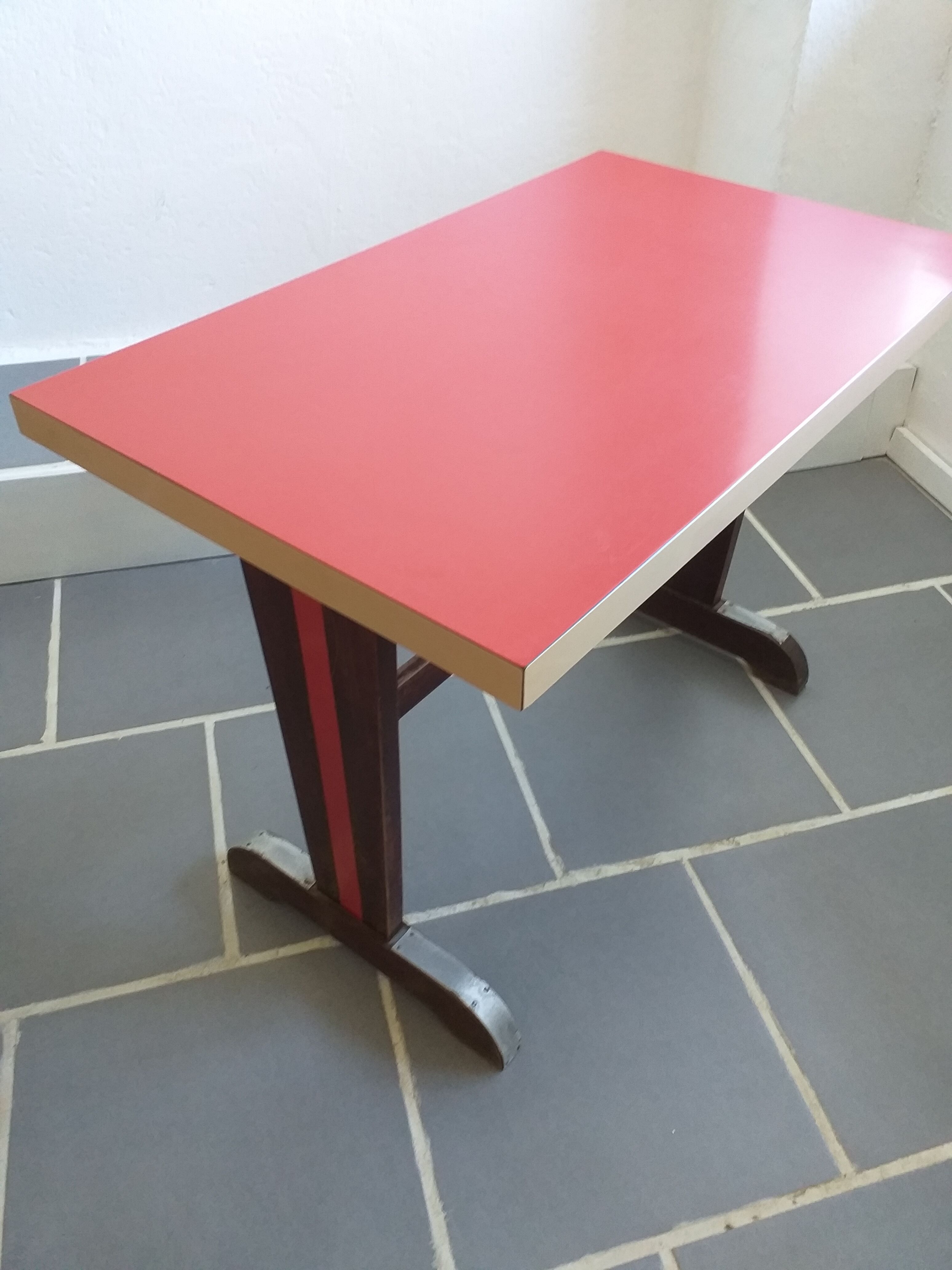 Bistro table in formica