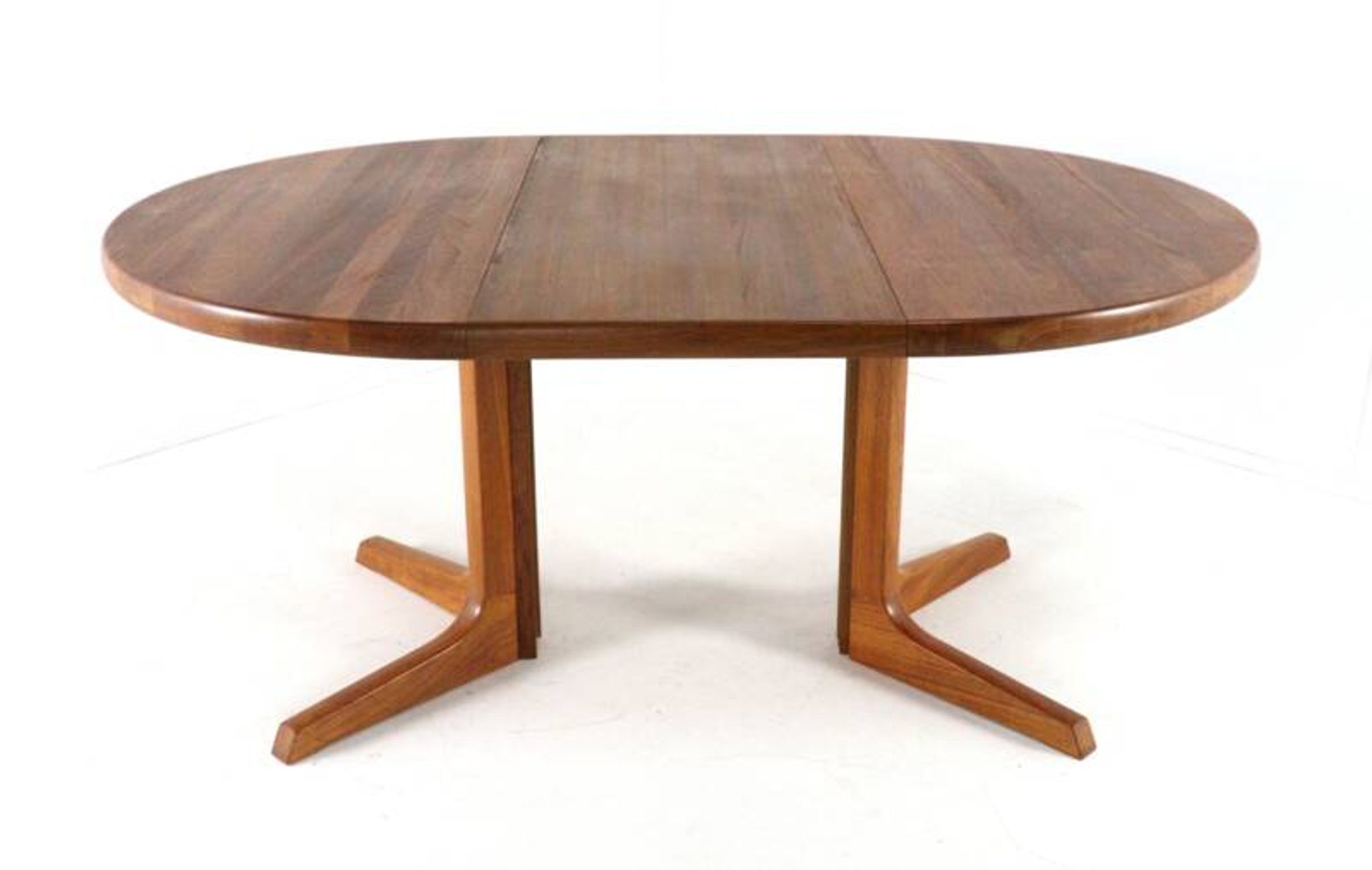 Gudme round extendable dining table 'Nabbe'