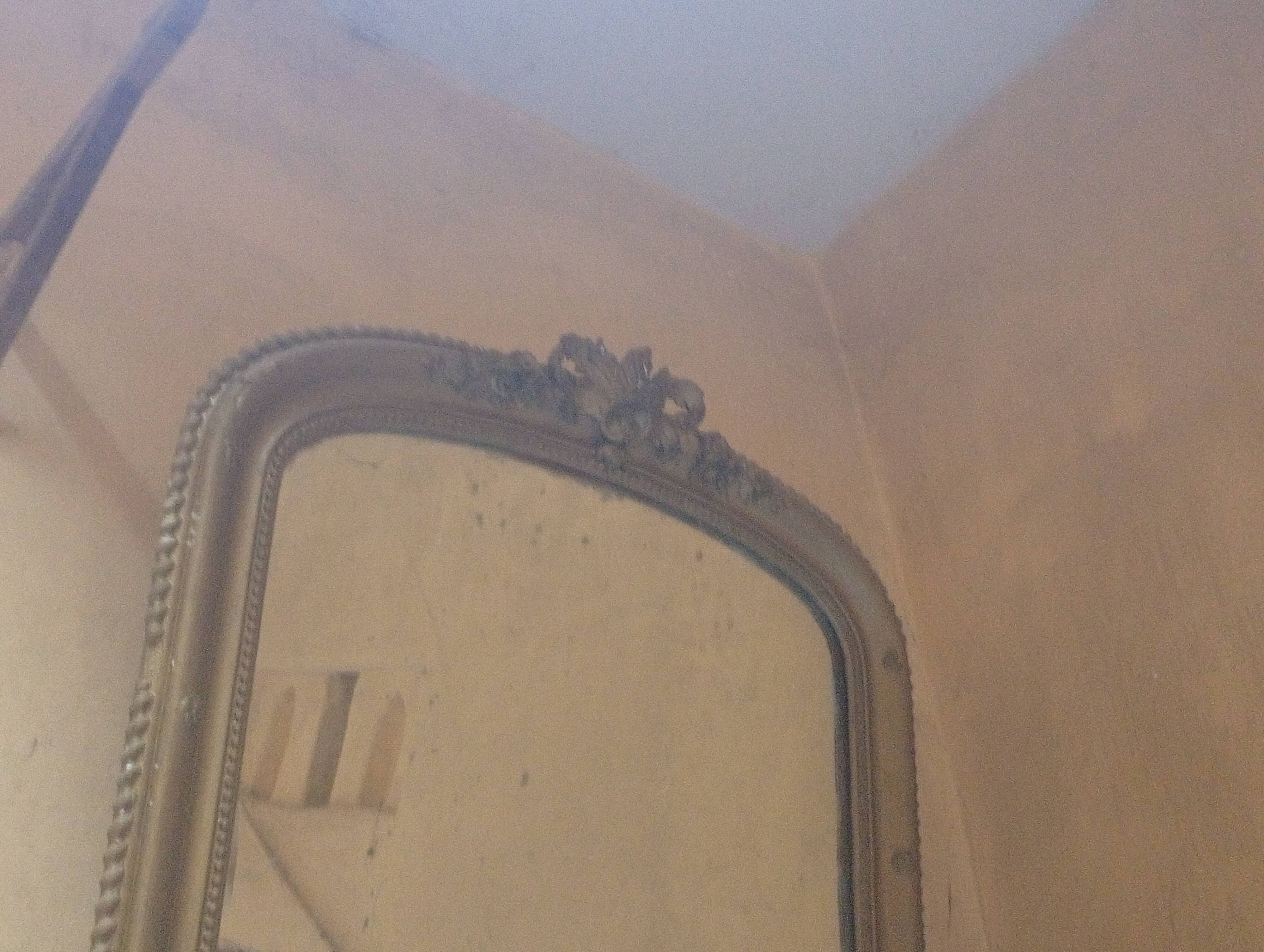 Miroir Louis Philippe ancien doré avec fronton