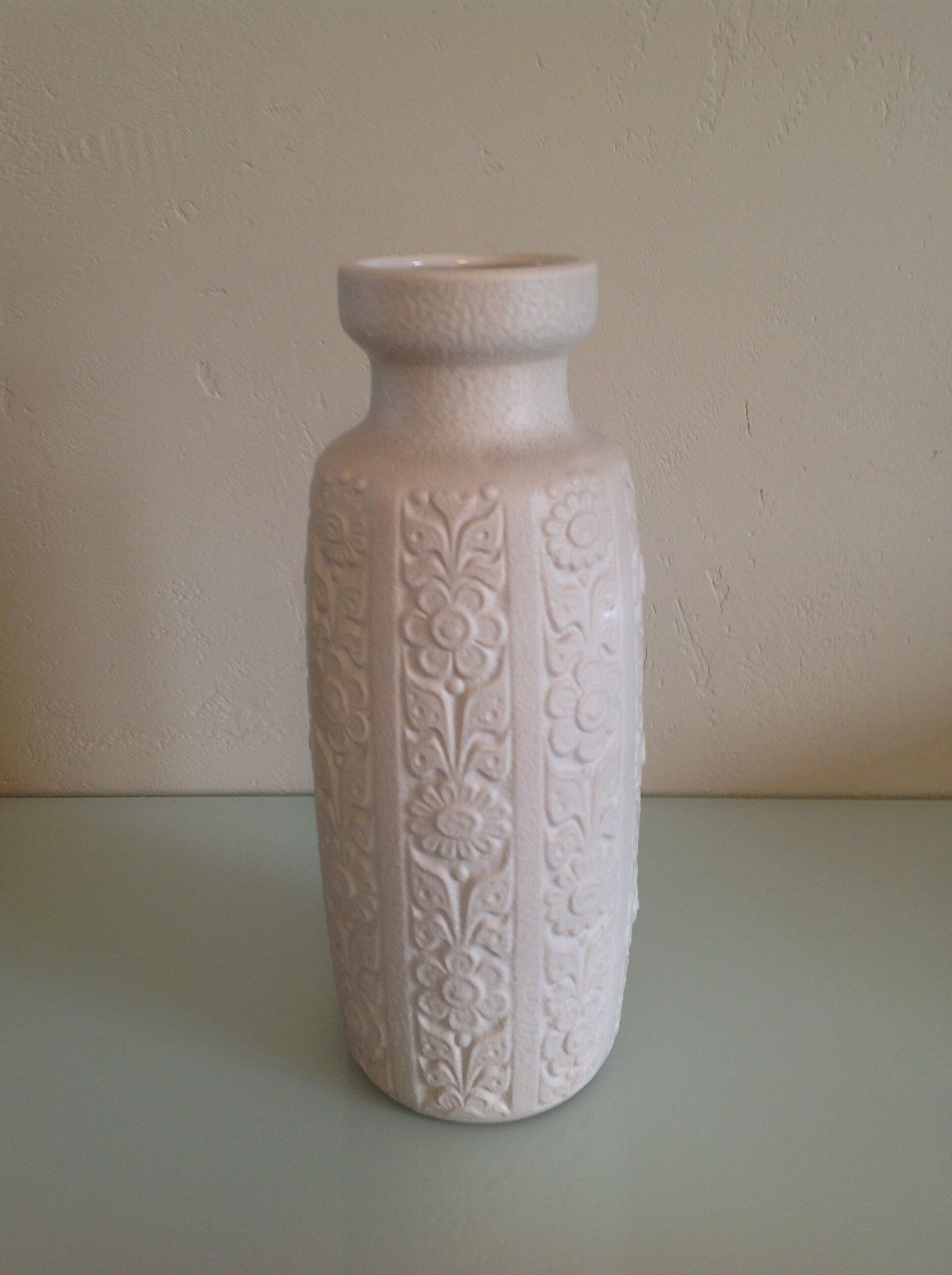 White décor vase flowers ceramic Scandinavian style