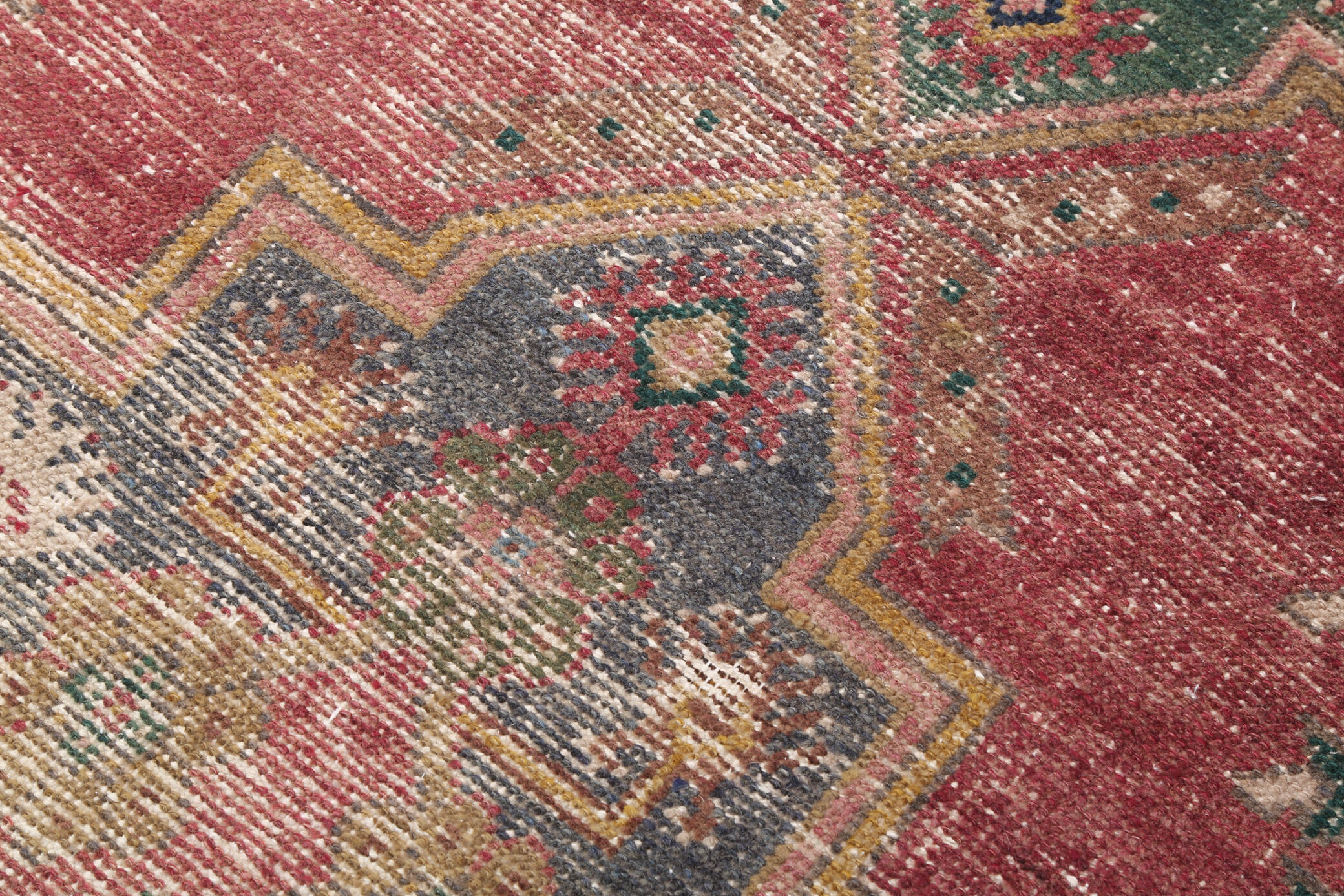 4x9 traditional hand-made vintage rug 284x134cm