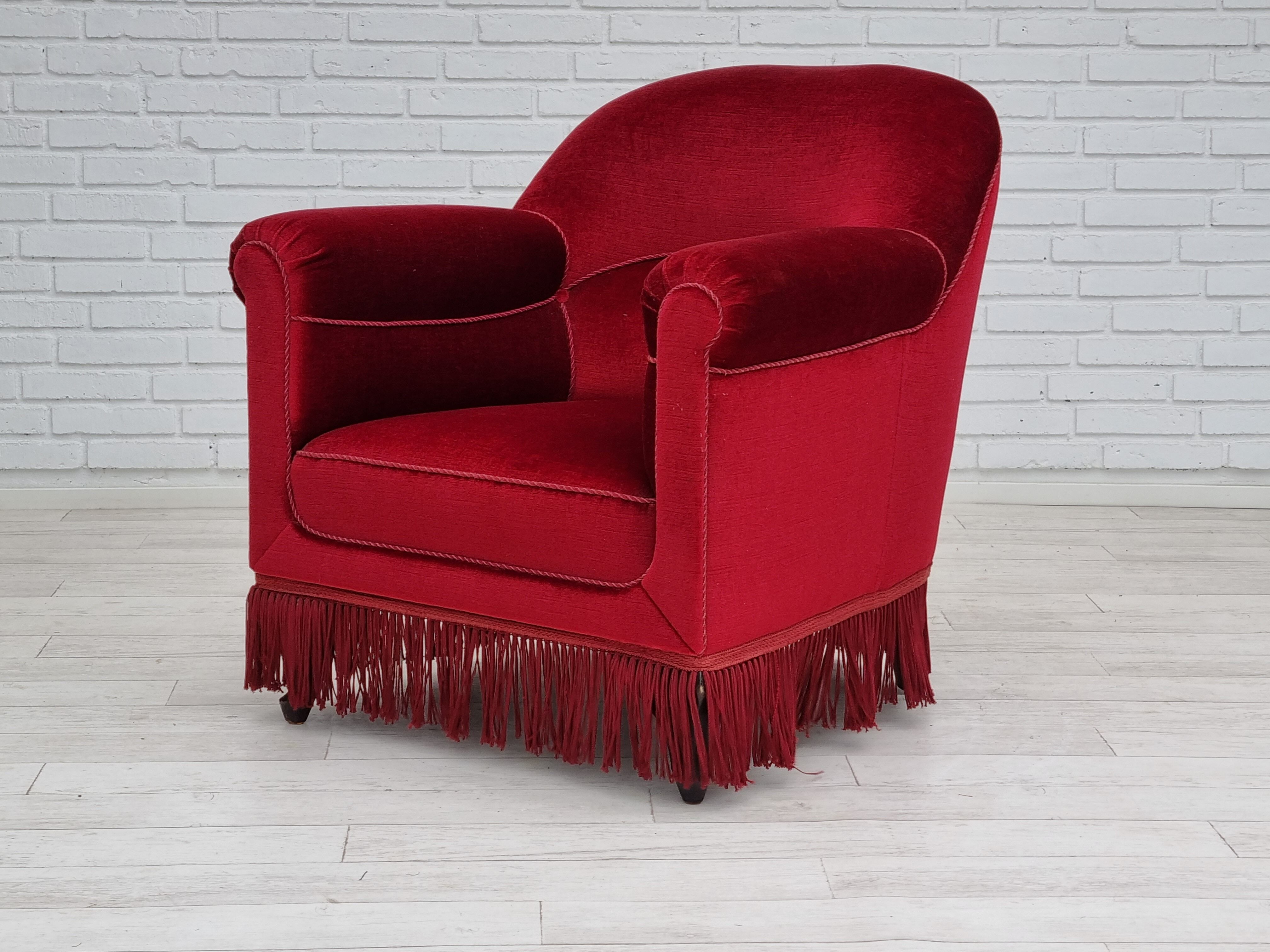 Fauteuil années 1950 design danois velours cerise