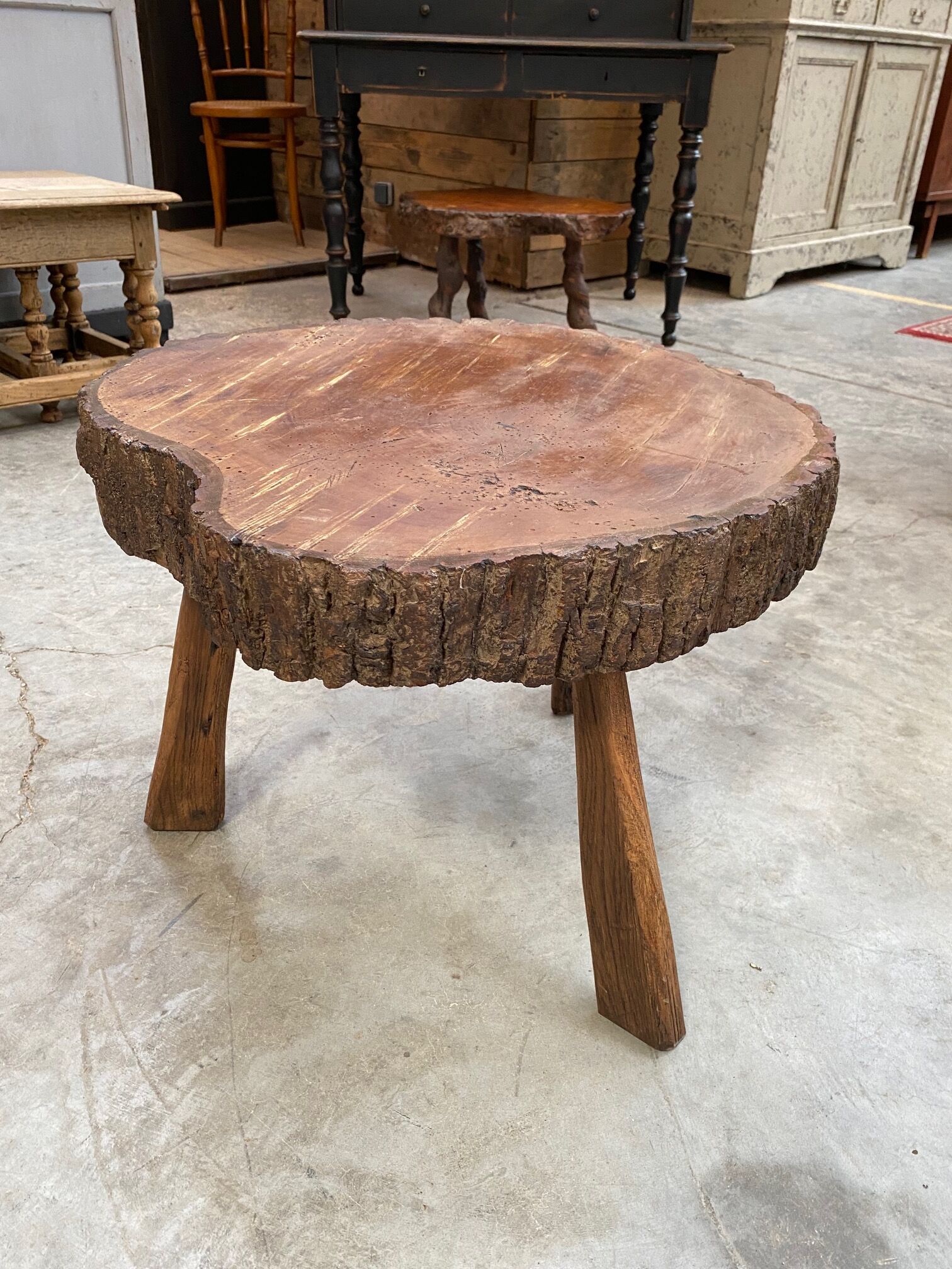 Set de 3 tables basses brutalistes