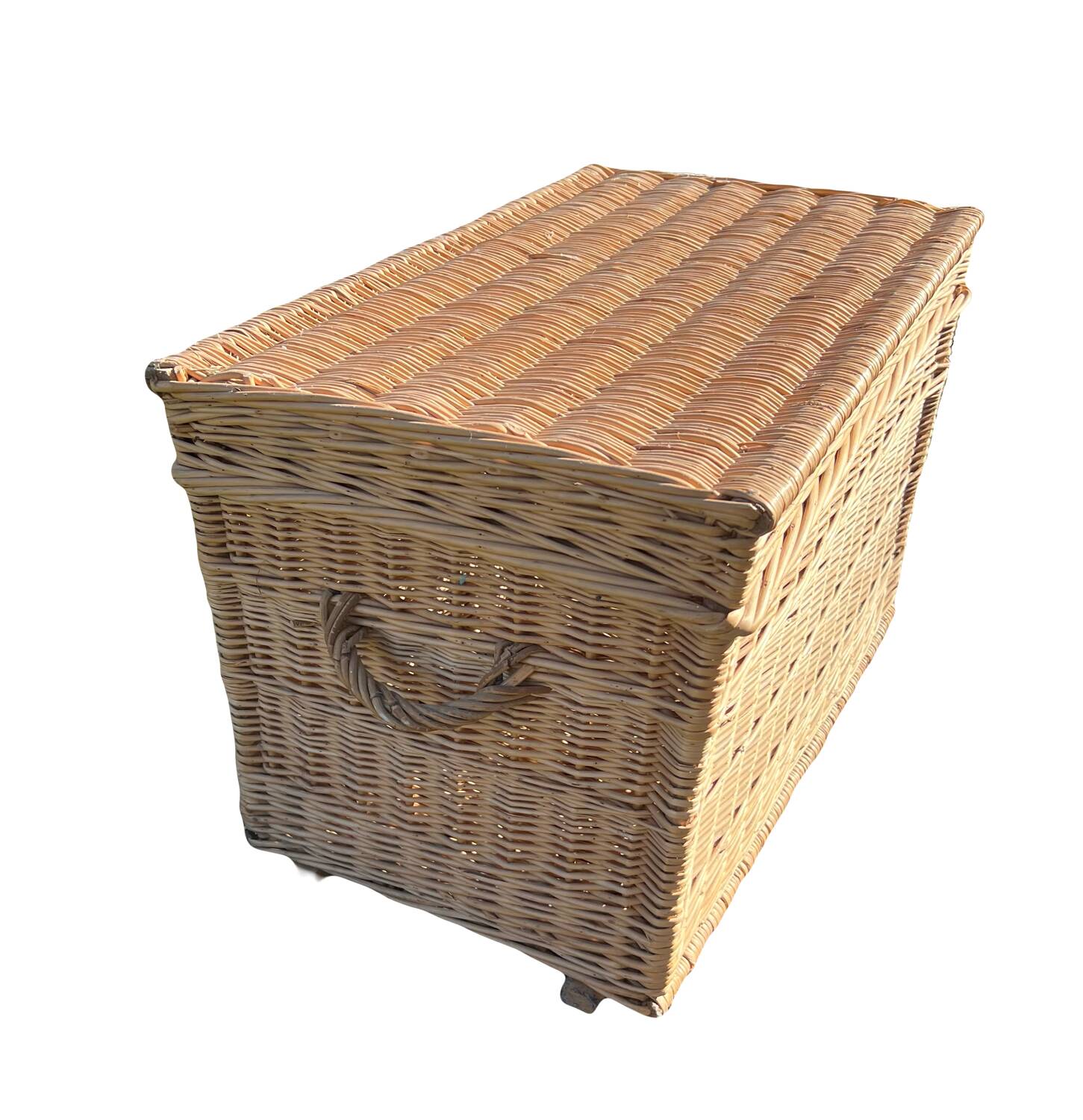 Wicker trunk
