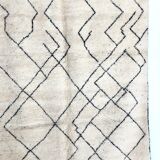 Moroccan Berber carpet with black lines 2,88x1.99m