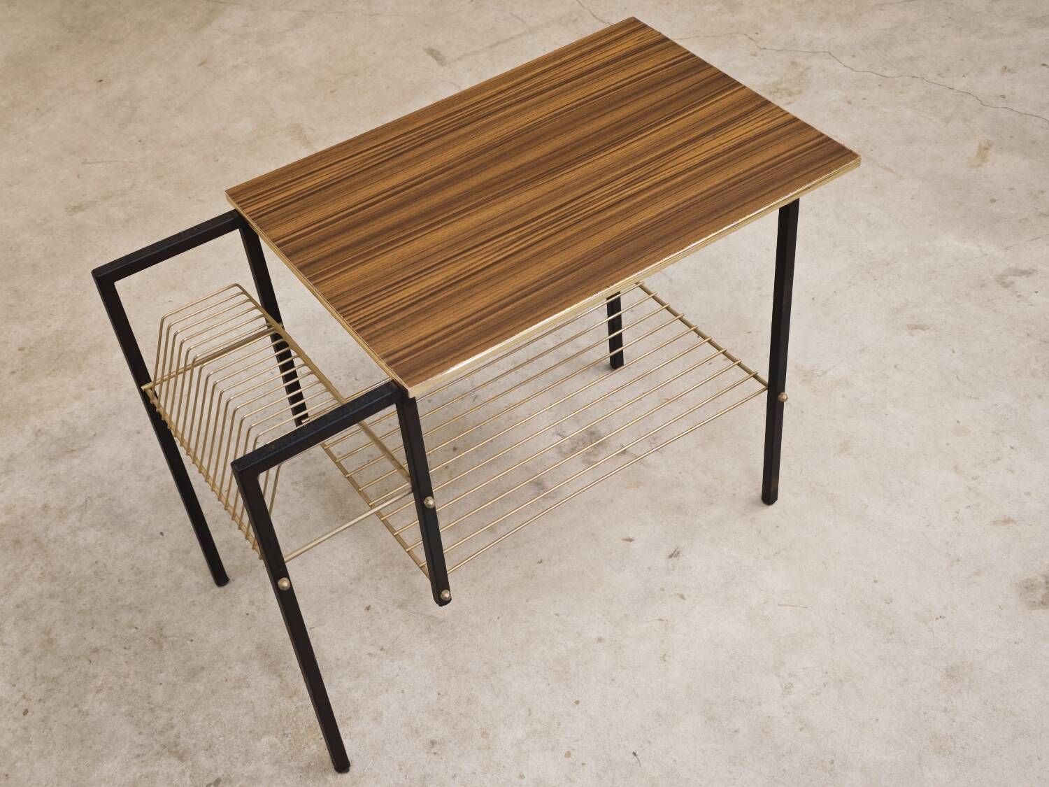 Vintage vinyl serving trolley in wood and gold metal