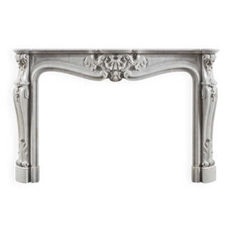 Cheminée en marbre de Carrare de style Louis XV