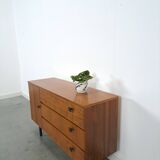 Armoire avec espace de rangement et poignées noires, buffet vintage