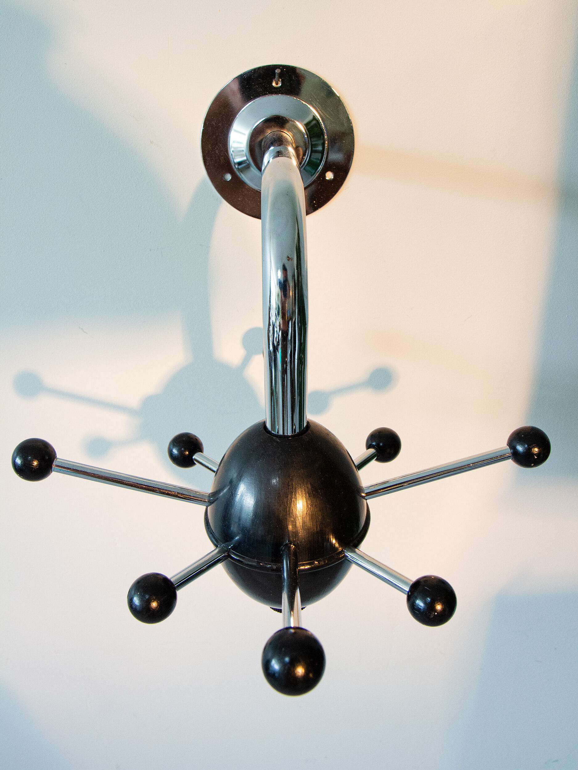 Wall-mounted rack Sputnik