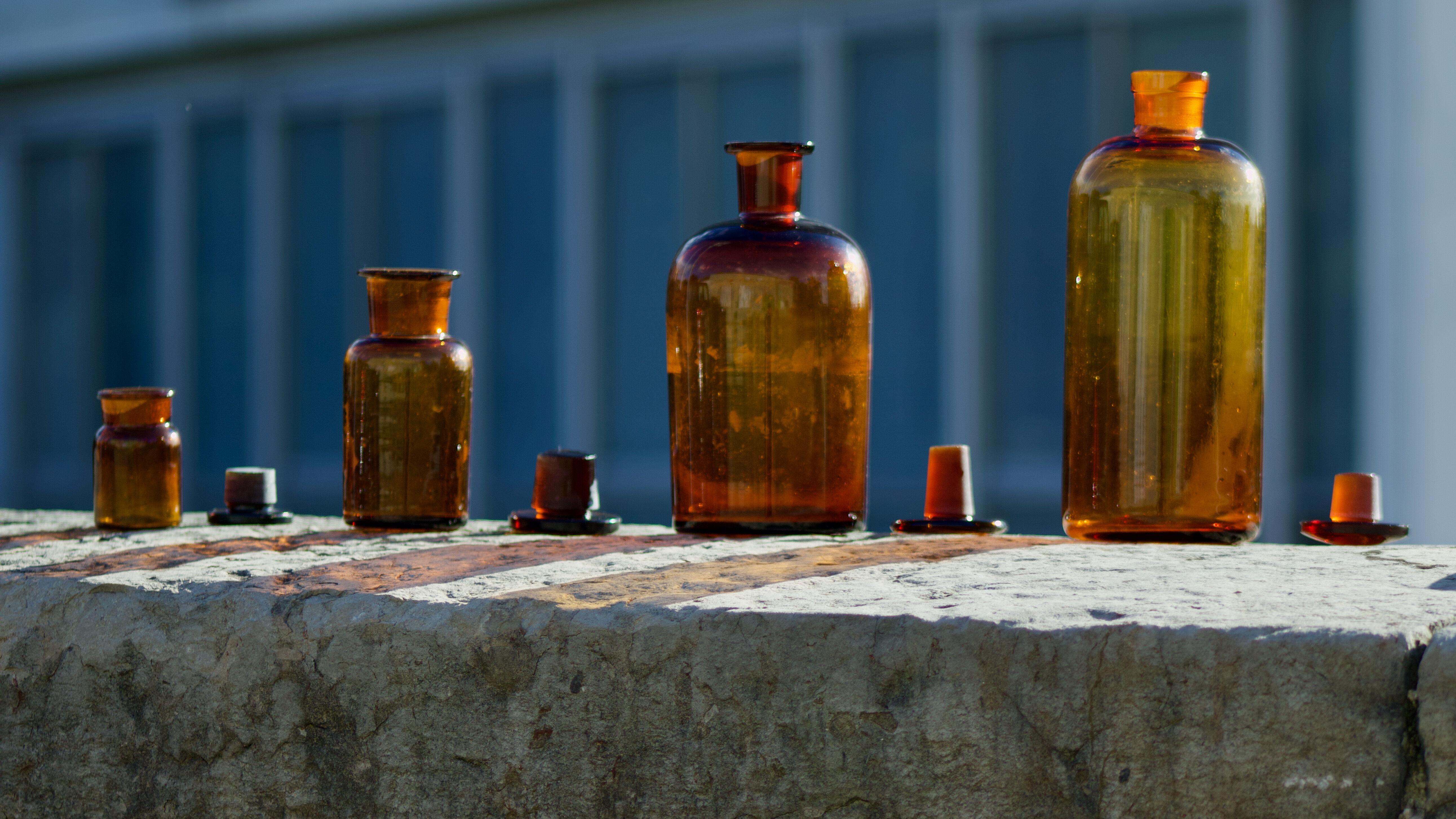 4 old apothecary bottles / amber glass pharmacy in perfect condition dated before 1960