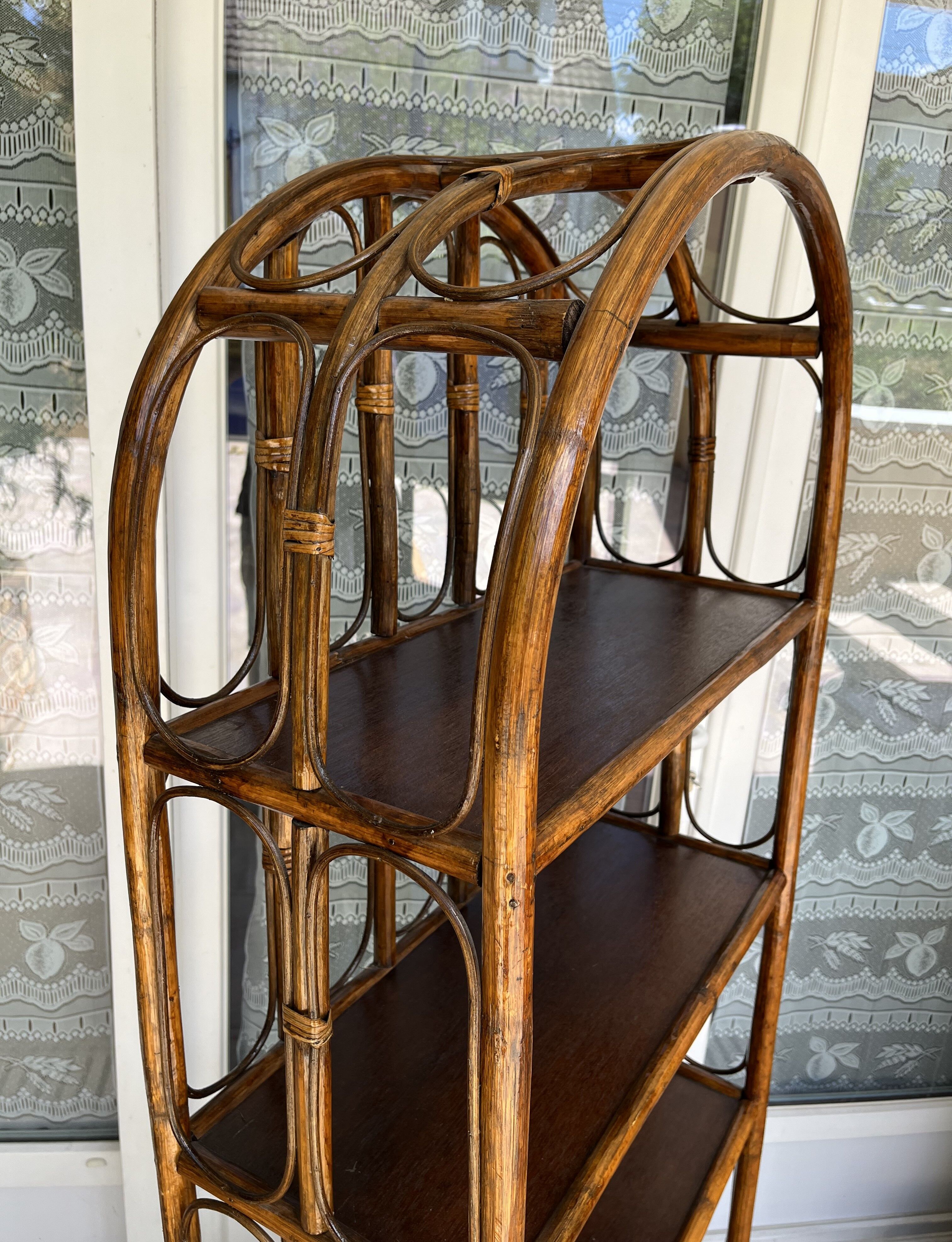 Etagère en rotin