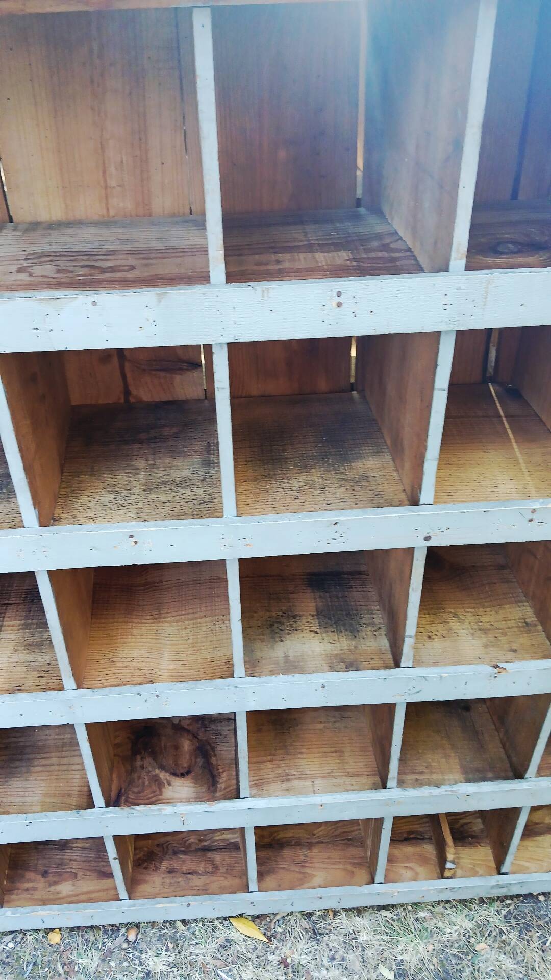 Workshop furniture with double-sided lockers