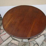 Antique table with 2 flaps