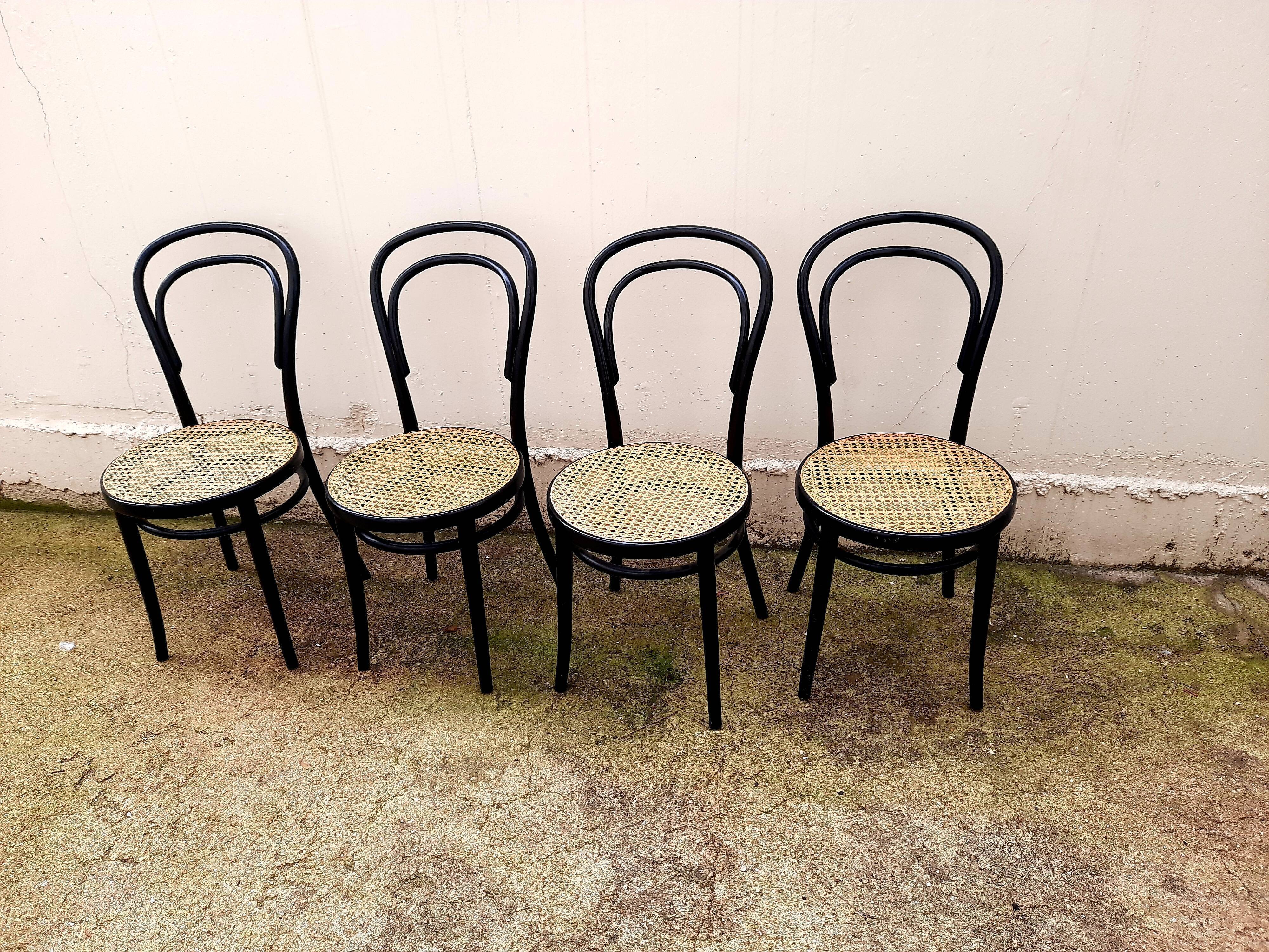 Lot de 4 chaises style Thonet