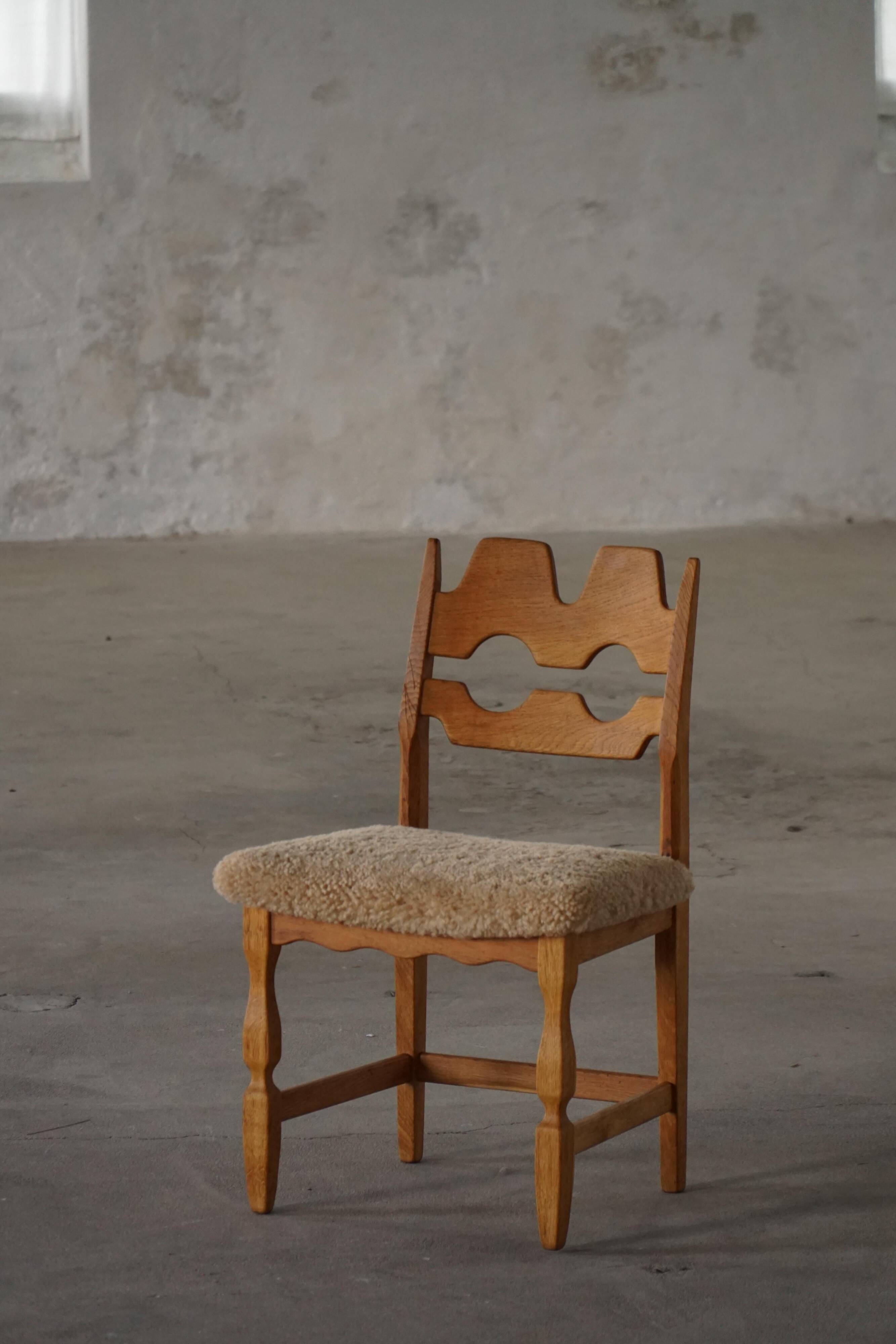 "Razorblade" dining chair by Henning Kjærnulf, in oak and lamb's wool, Denmark, 1960s.