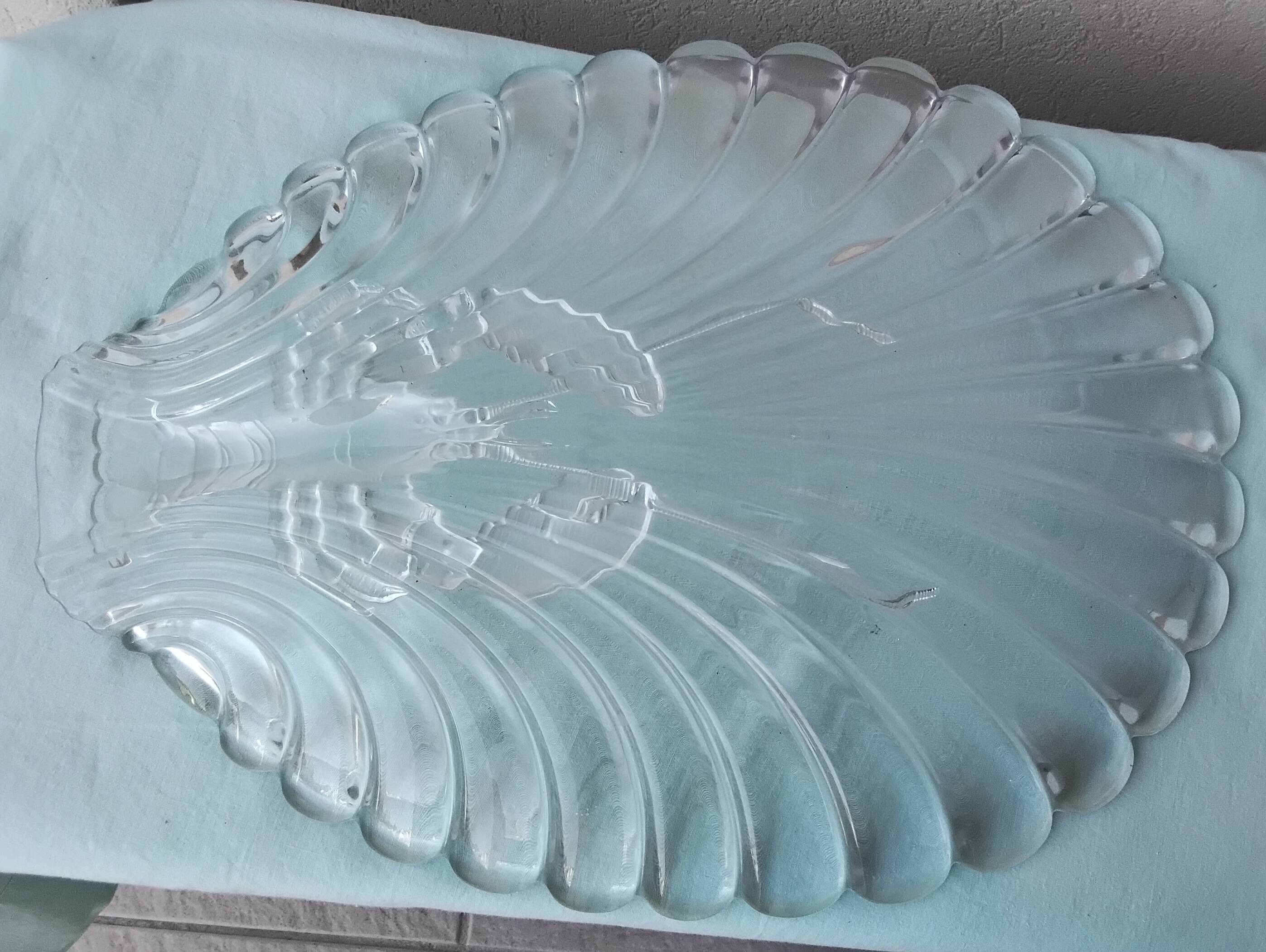 Glass dish for shellfish or crustaceans lobster