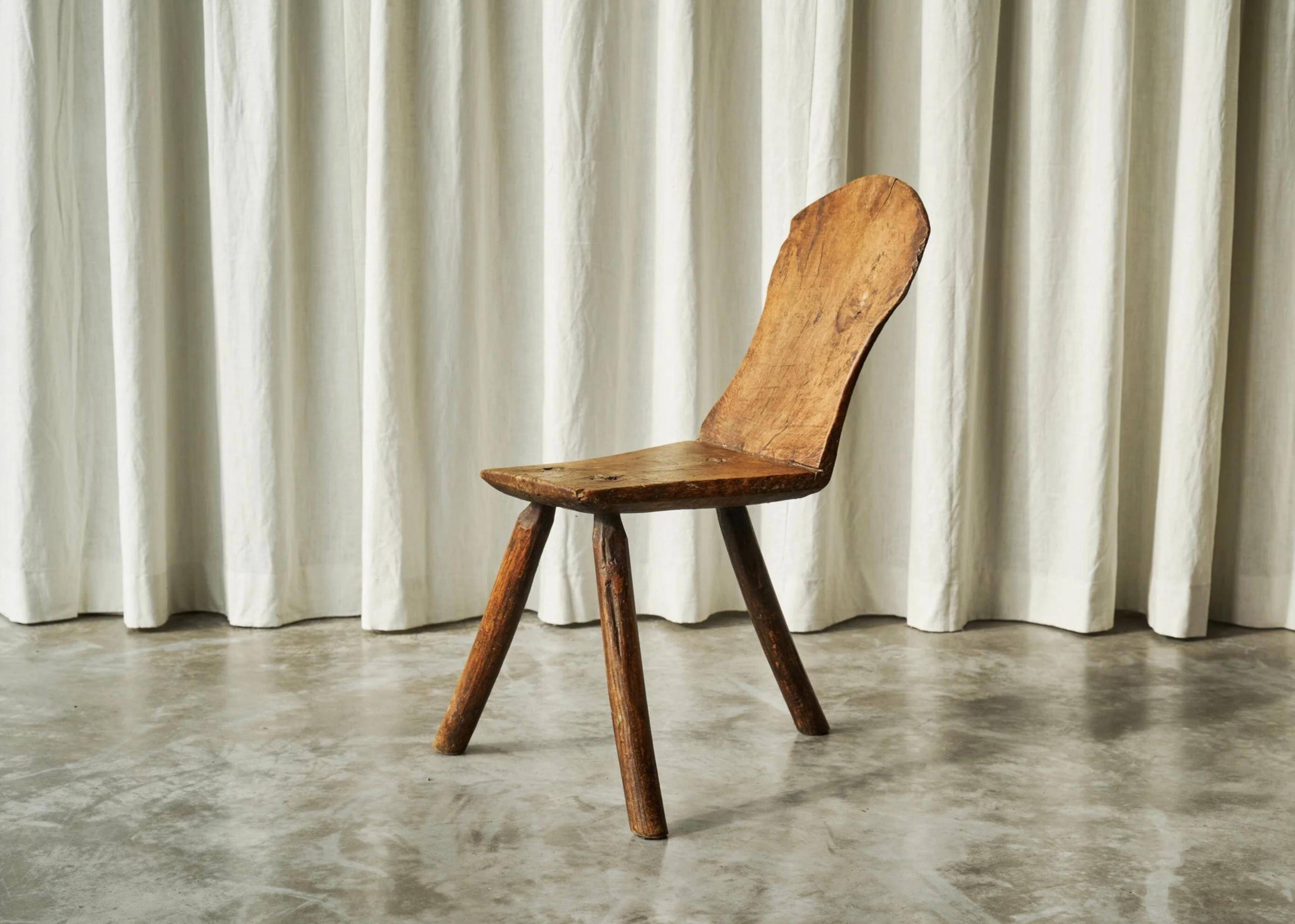 Tripod accent chair Wabi Sabi, hand-carved, 19th century.
