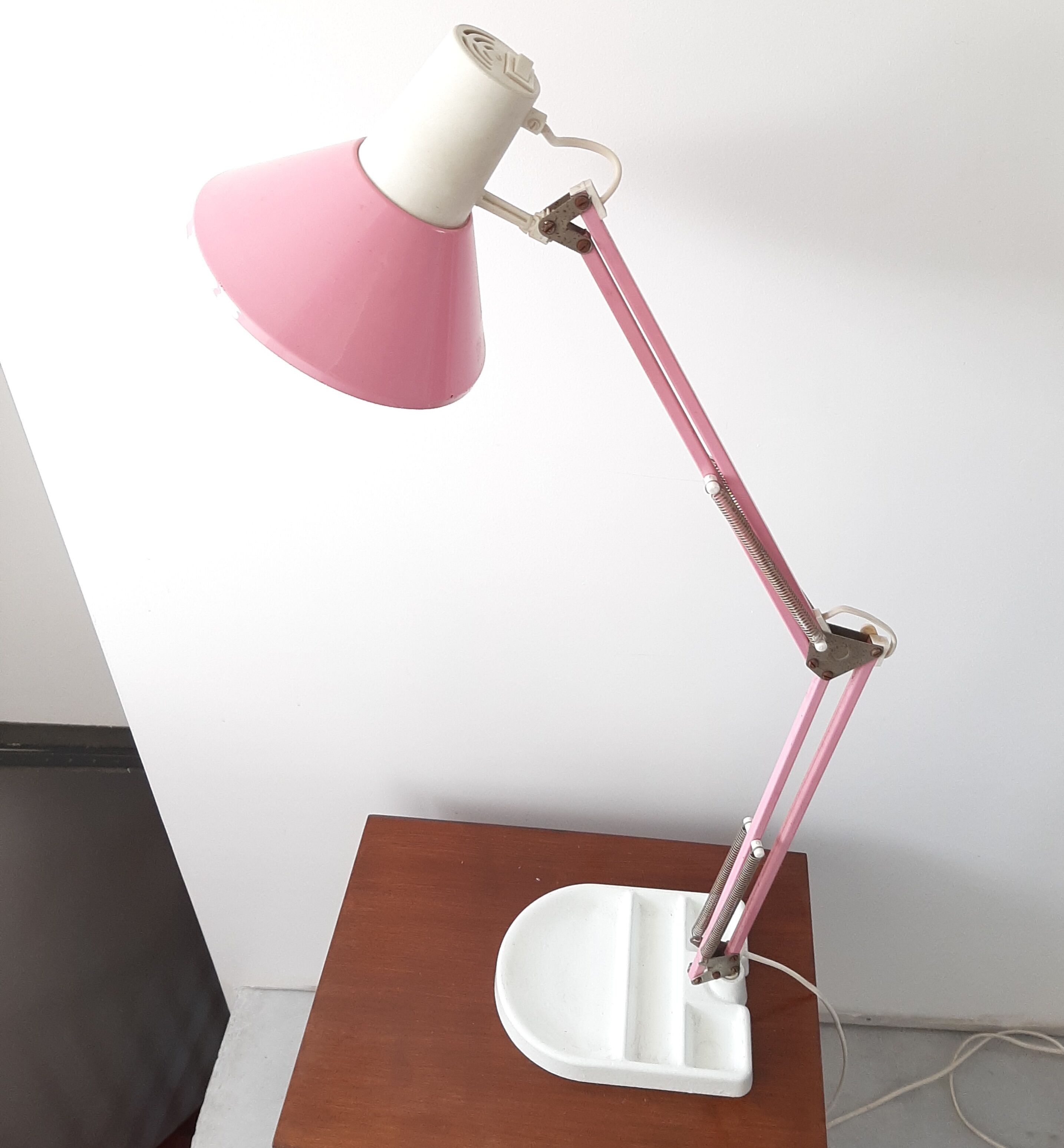 Pink architect office lamp with enamelled cast iron support