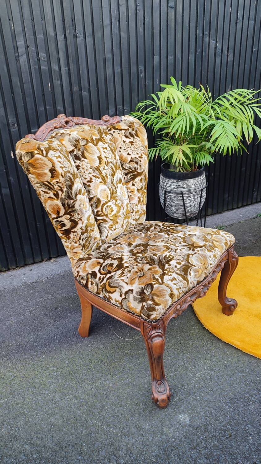 Set of 2 velvet cocktail/toadstool chairs